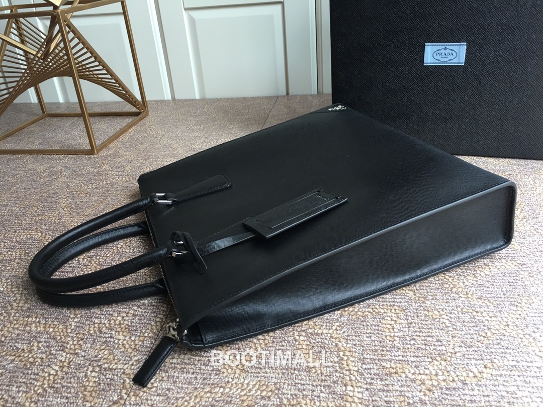 Prada Nylon Tote Bag with Triangle Logo Patch Detail 프라다 나일론 트라이앵글 로고 패치 토트백 34cm 3