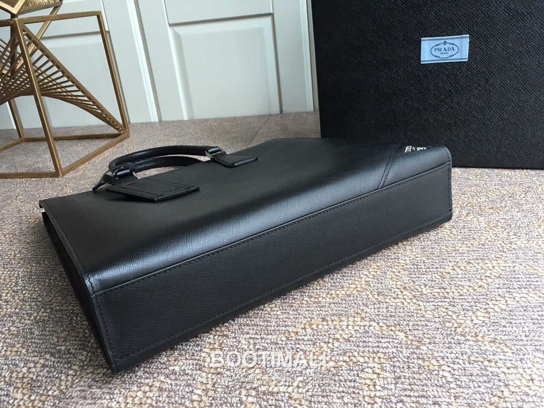 Prada Nylon Tote Bag with Triangle Logo Patch Detail 프라다 나일론 트라이앵글 로고 패치 토트백 34cm 5