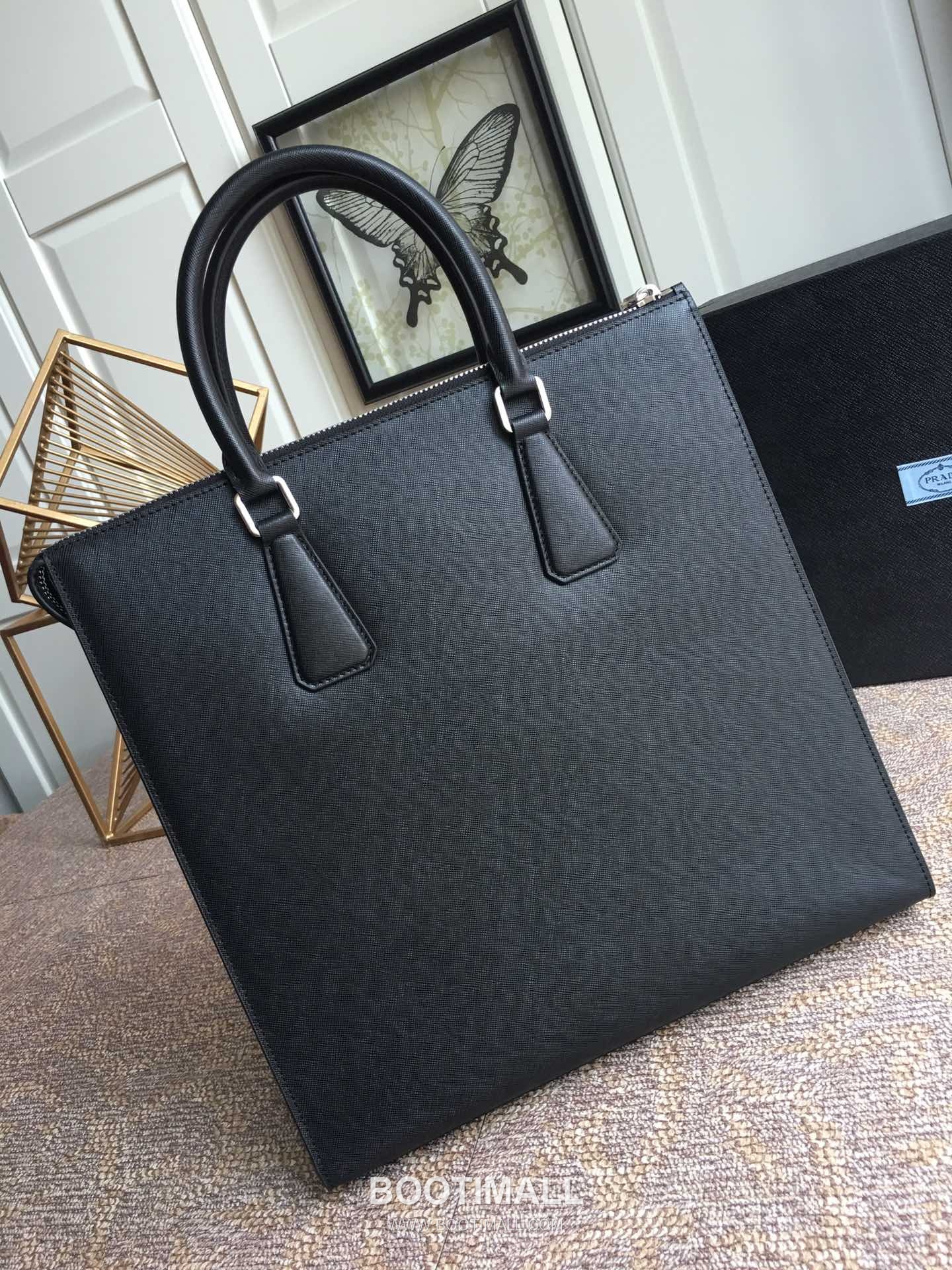 Prada Nylon Tote Bag with Triangle Logo Patch Detail 프라다 나일론 트라이앵글 로고 패치 토트백 34cm 6