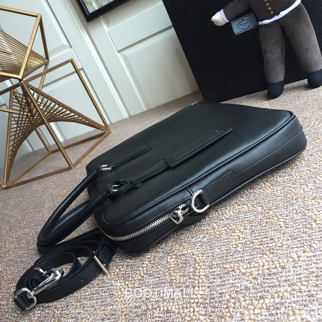 Prada Saffiano Leather Briefcase Clutch Bag with Triangle Logo Detail 프라다 사피아노 가죽 트라이앵글 로고 브리프케이스 클러치백 36.5cm 4