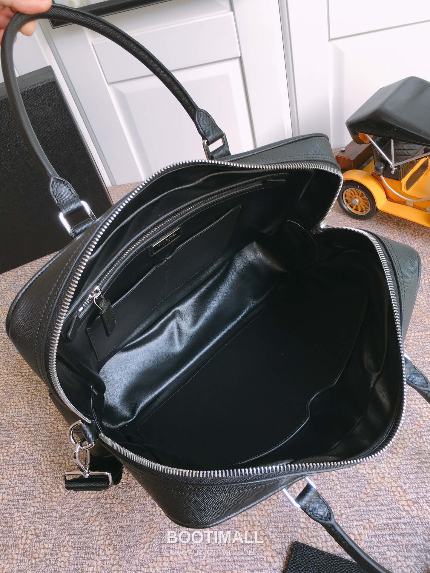 Prada Saffiano Leather Briefcase Tote Bag with Lambskin Lining Detail 프라다 사피아노 가죽 램스킨 안감 브리프케이스 토트백 0661 36cm 9