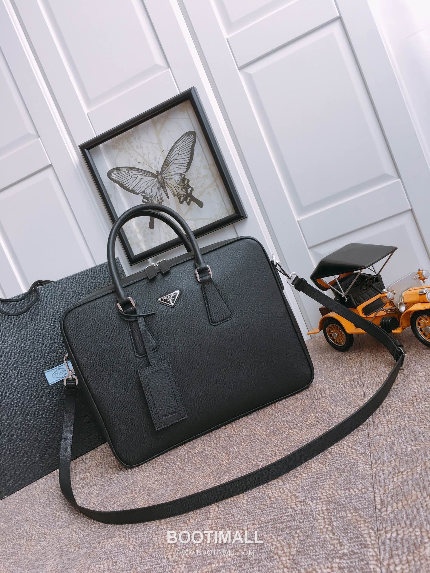 Prada Saffiano Leather Briefcase Tote Bag with Detachable Nylon Strap and Dual Zip Detail 프라다 사피아노 가죽 탈부착 나일론 스트랩 듀얼 지퍼 브리프케이스 토트백 2VE011 36cm 1