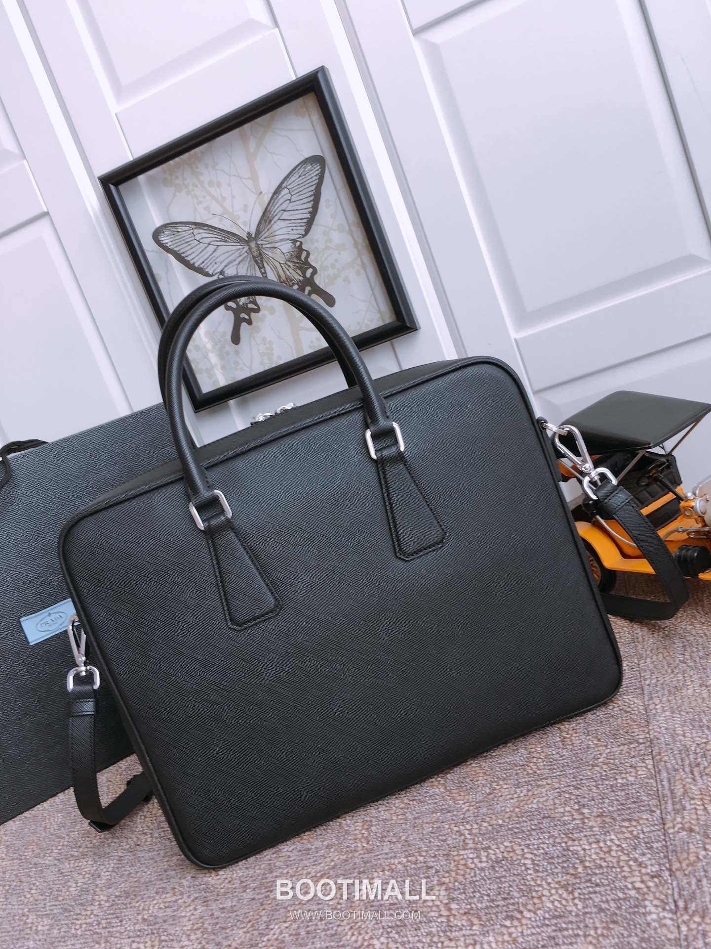 Prada Saffiano Leather Briefcase Tote Bag with Detachable Nylon Strap and Dual Zip Detail 프라다 사피아노 가죽 탈부착 나일론 스트랩 듀얼 지퍼 브리프케이스 토트백 2VE011 36cm 3