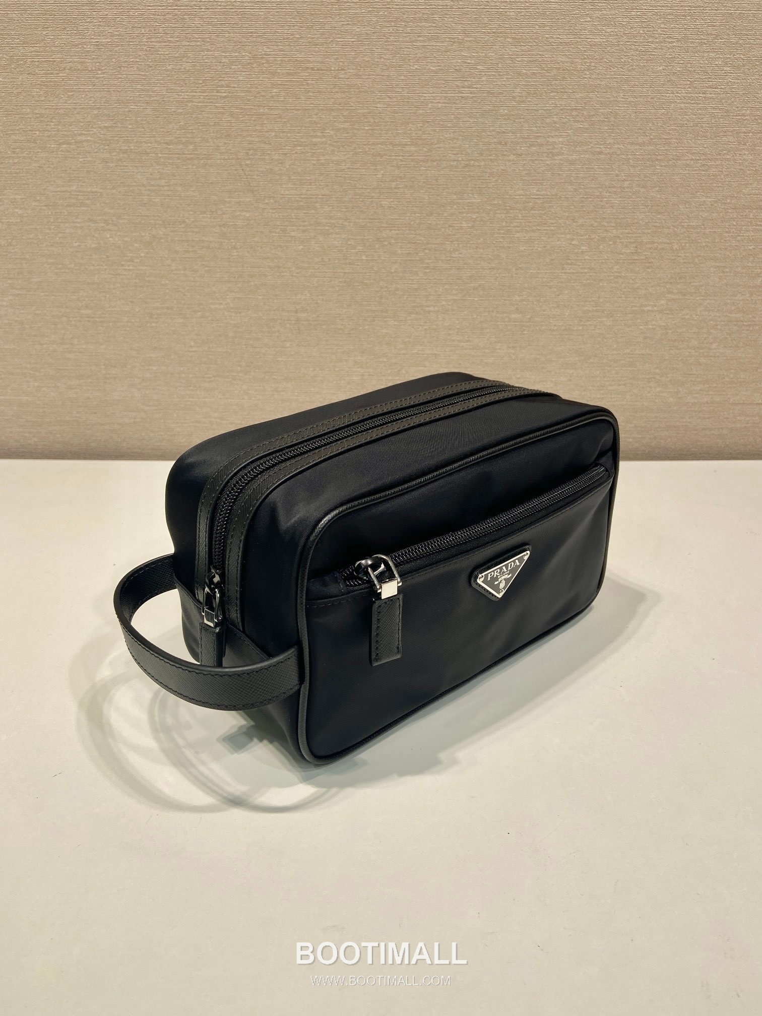 Prada Re-Nylon Travel Pouch Clutch Bag with Saffiano Handle and Zip Pocket Detail 프라다 리나일론 사피아노 핸들 지퍼 포켓 트래블 파우치 클러치백 2NA819 22cm 3