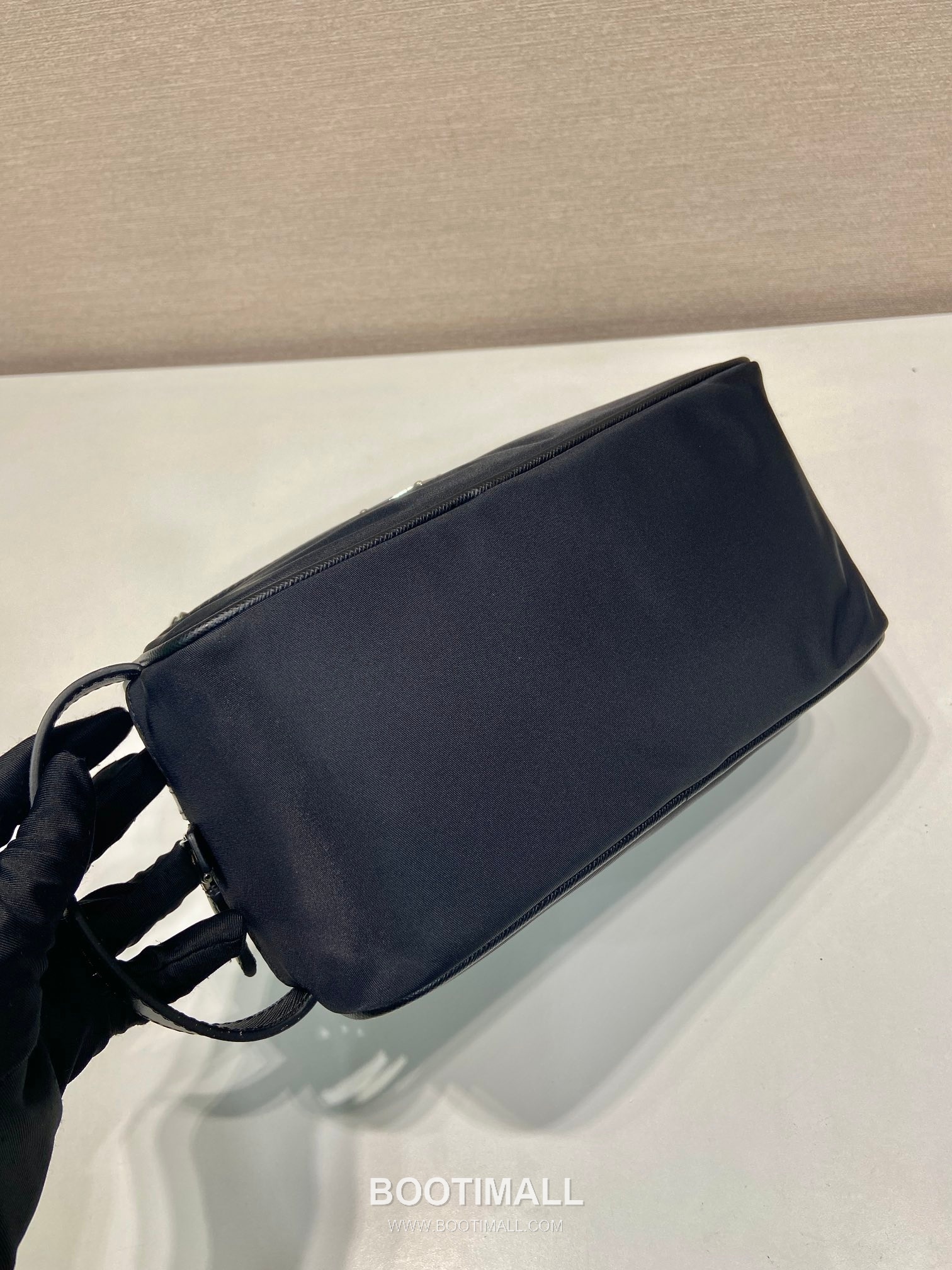Prada Re-Nylon Travel Pouch Clutch Bag with Saffiano Handle and Zip Pocket Detail 프라다 리나일론 사피아노 핸들 지퍼 포켓 트래블 파우치 클러치백 2NA819 22cm 6