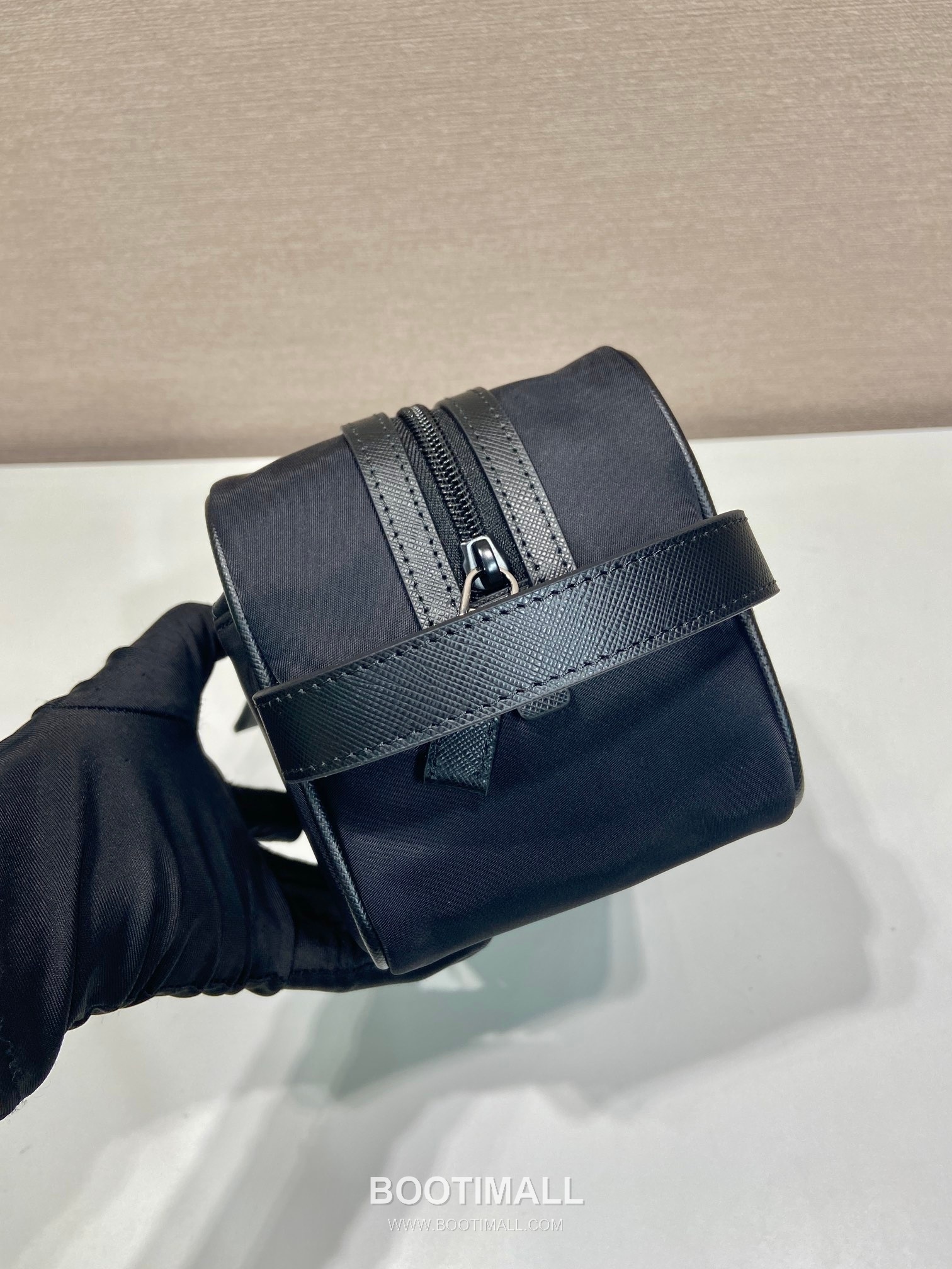 Prada Re-Nylon Travel Pouch Clutch Bag with Saffiano Handle and Zip Pocket Detail 프라다 리나일론 사피아노 핸들 지퍼 포켓 트래블 파우치 클러치백 2NA819 22cm 7