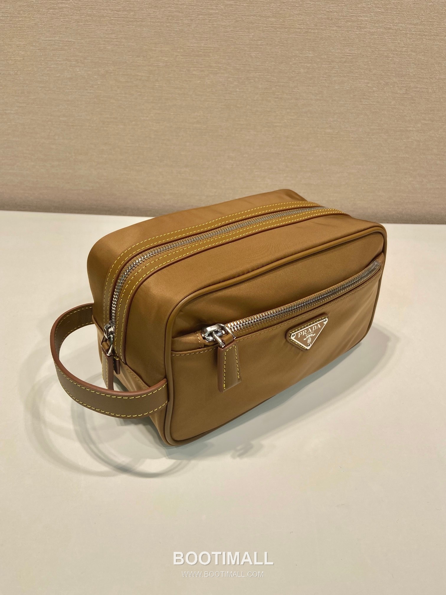 Prada Re-Nylon Travel Pouch Clutch Bag with Saffiano Handle and Zip Pocket Detail 프라다 리나일론 사피아노 핸들 지퍼 포켓 트래블 파우치 클러치백 2NA819 22cm 3