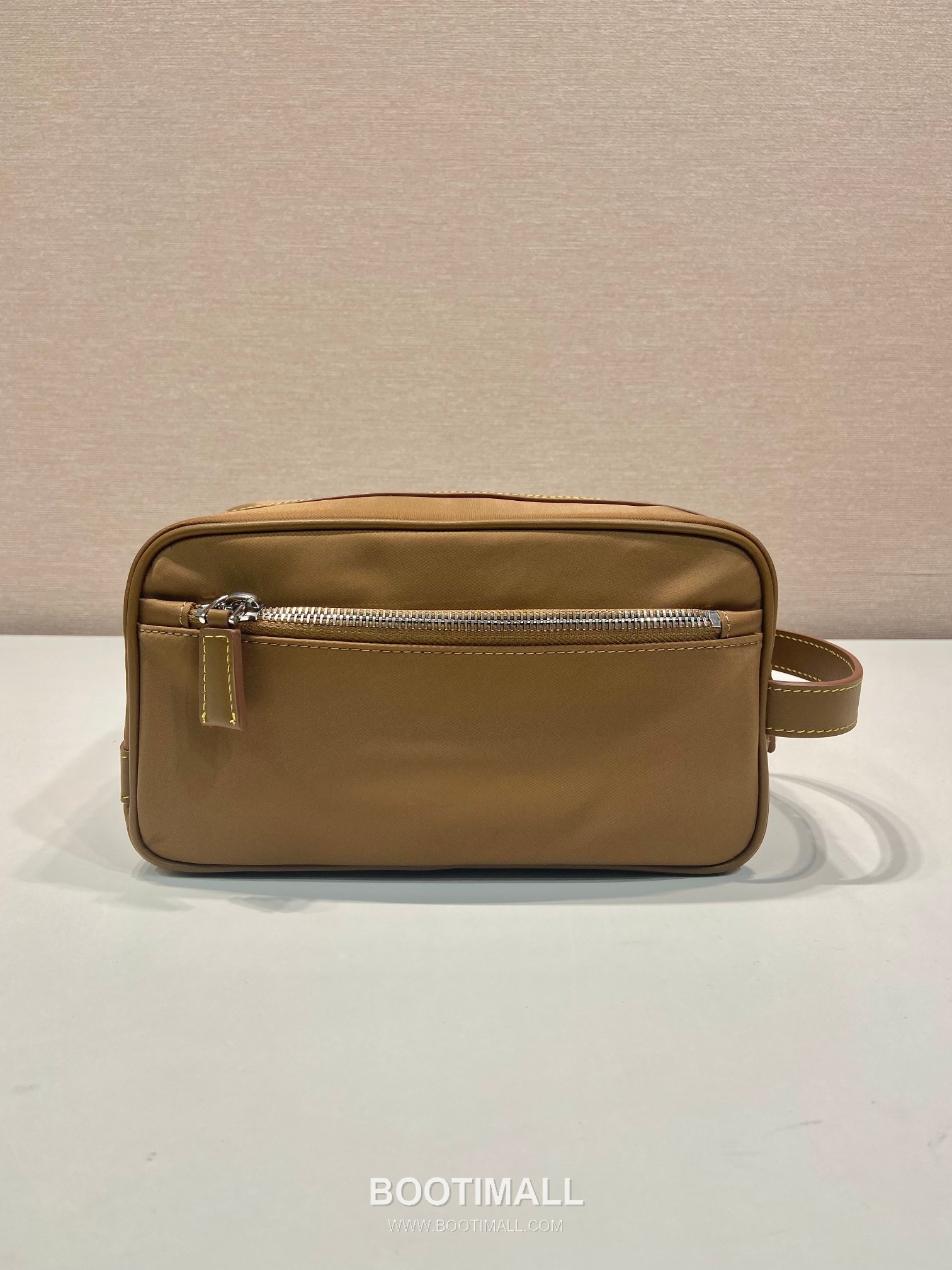 Prada Re-Nylon Travel Pouch Clutch Bag with Saffiano Handle and Zip Pocket Detail 프라다 리나일론 사피아노 핸들 지퍼 포켓 트래블 파우치 클러치백 2NA819 22cm 5