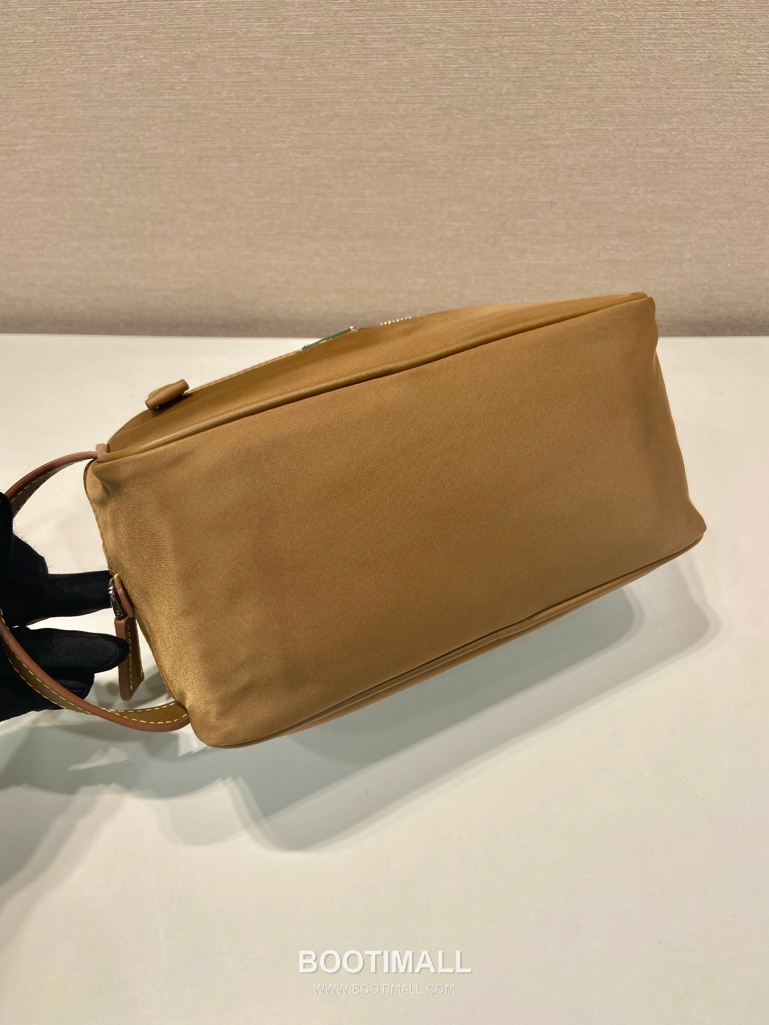 Prada Re-Nylon Travel Pouch Clutch Bag with Saffiano Handle and Zip Pocket Detail 프라다 리나일론 사피아노 핸들 지퍼 포켓 트래블 파우치 클러치백 2NA819 22cm 6