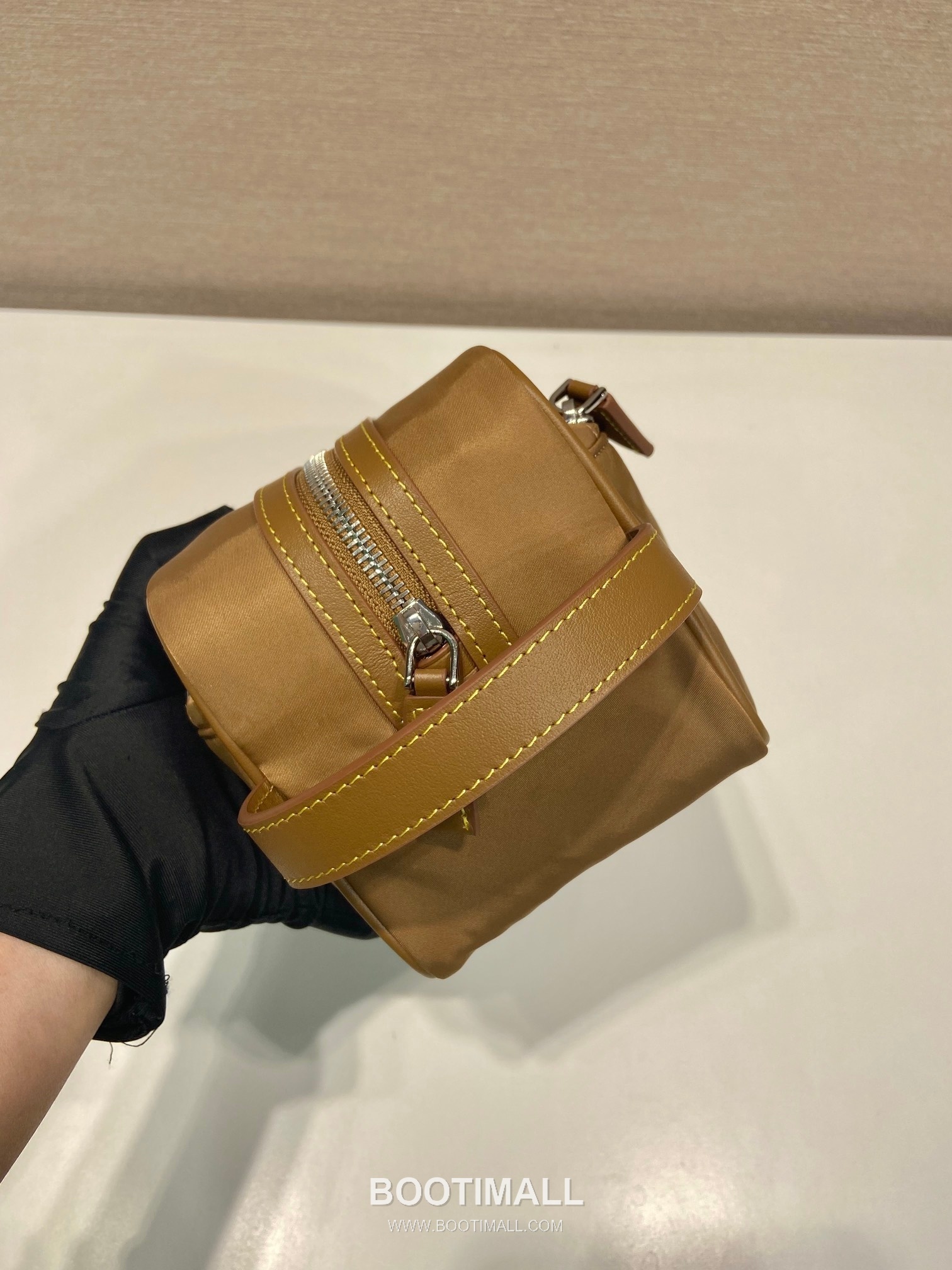 Prada Re-Nylon Travel Pouch Clutch Bag with Saffiano Handle and Zip Pocket Detail 프라다 리나일론 사피아노 핸들 지퍼 포켓 트래블 파우치 클러치백 2NA819 22cm 7