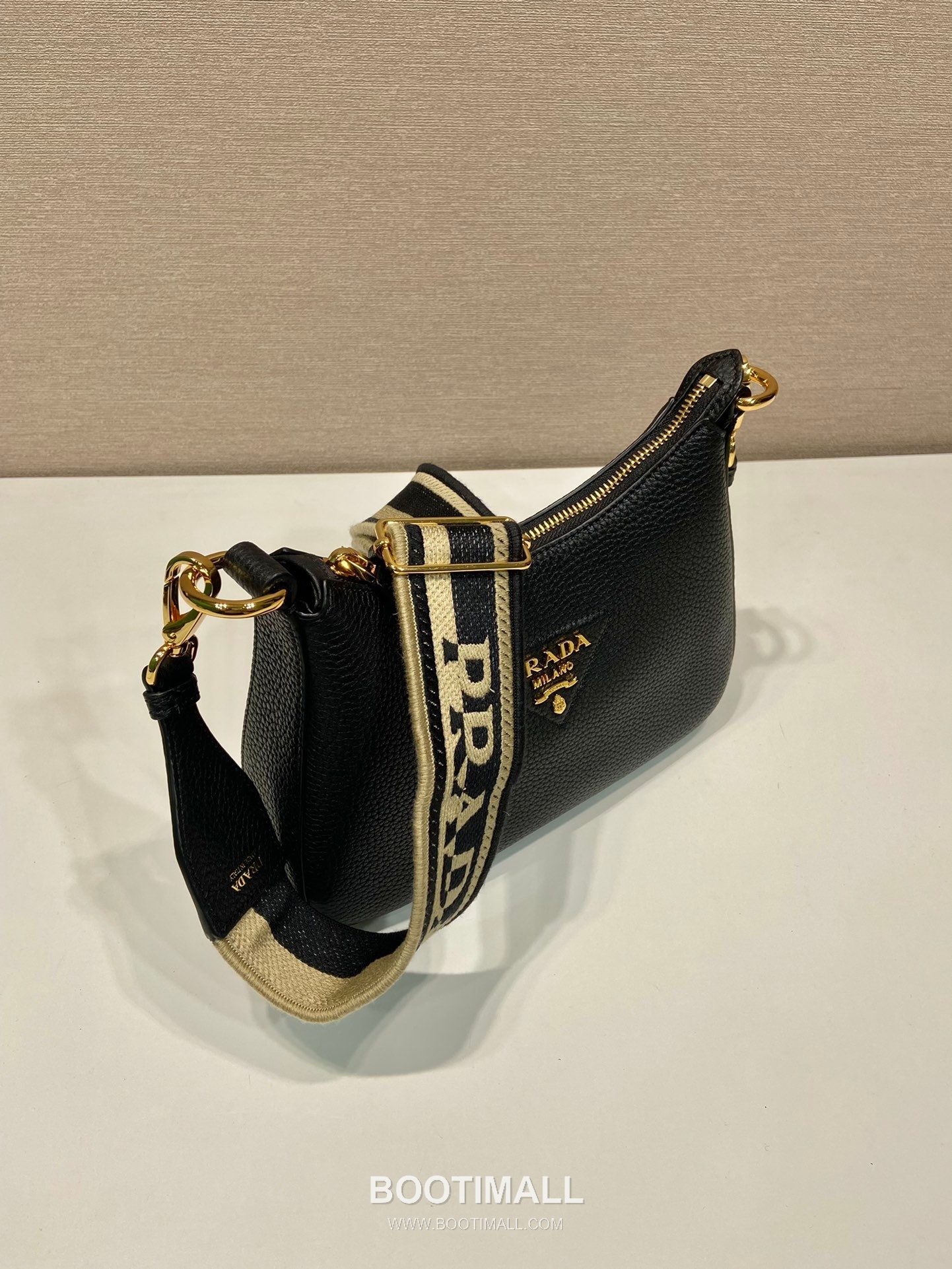 Prada Deer Grain Calfskin Shoulder Bag with Adjustable Web Strap Detail 프라다 디어 그레인 카프스킨 조절형 웹 스트랩 숄더백 1BH193 24cm 2