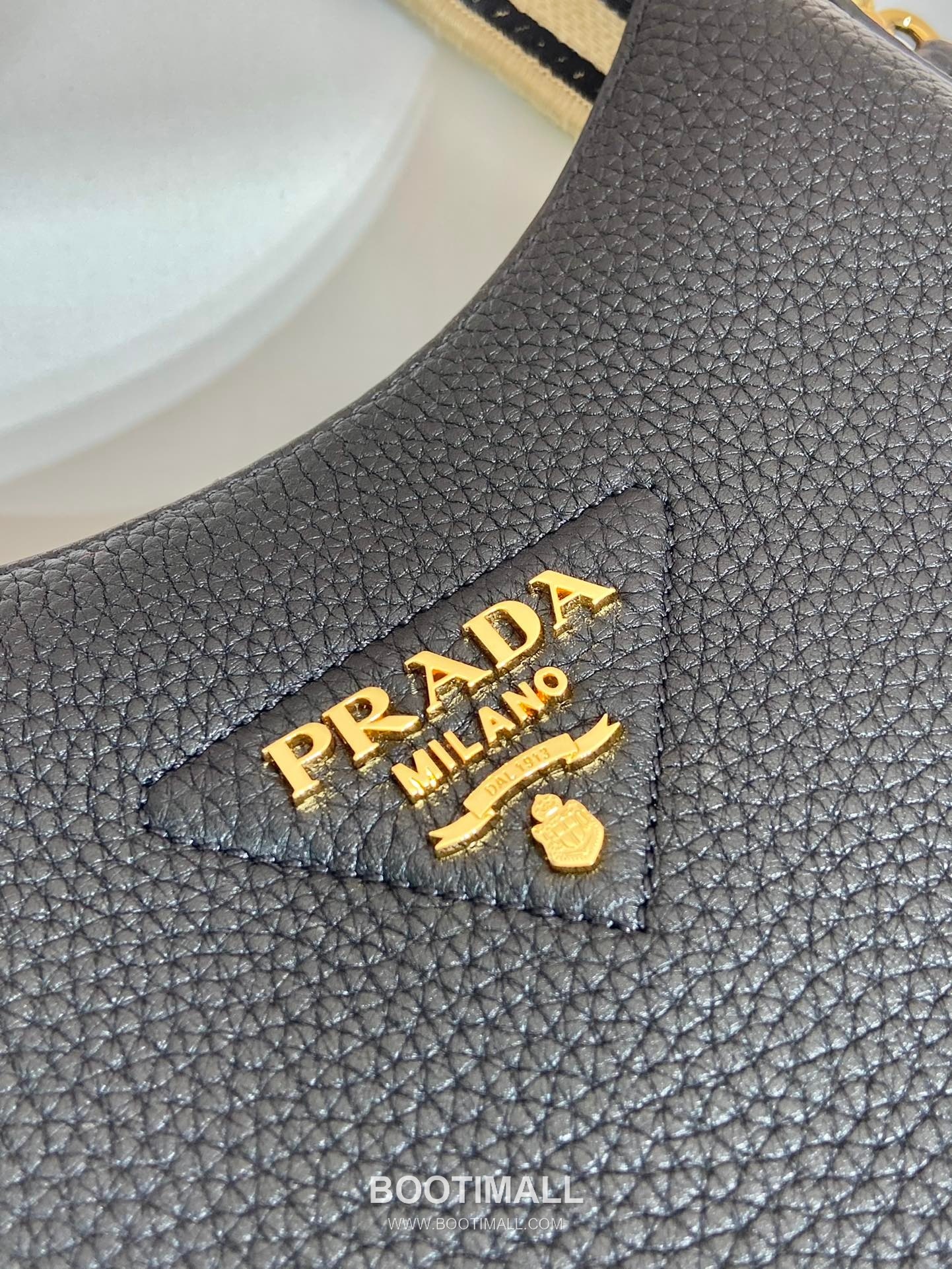 Prada Deer Grain Calfskin Shoulder Bag with Adjustable Web Strap Detail 프라다 디어 그레인 카프스킨 조절형 웹 스트랩 숄더백 1BH193 24cm 7