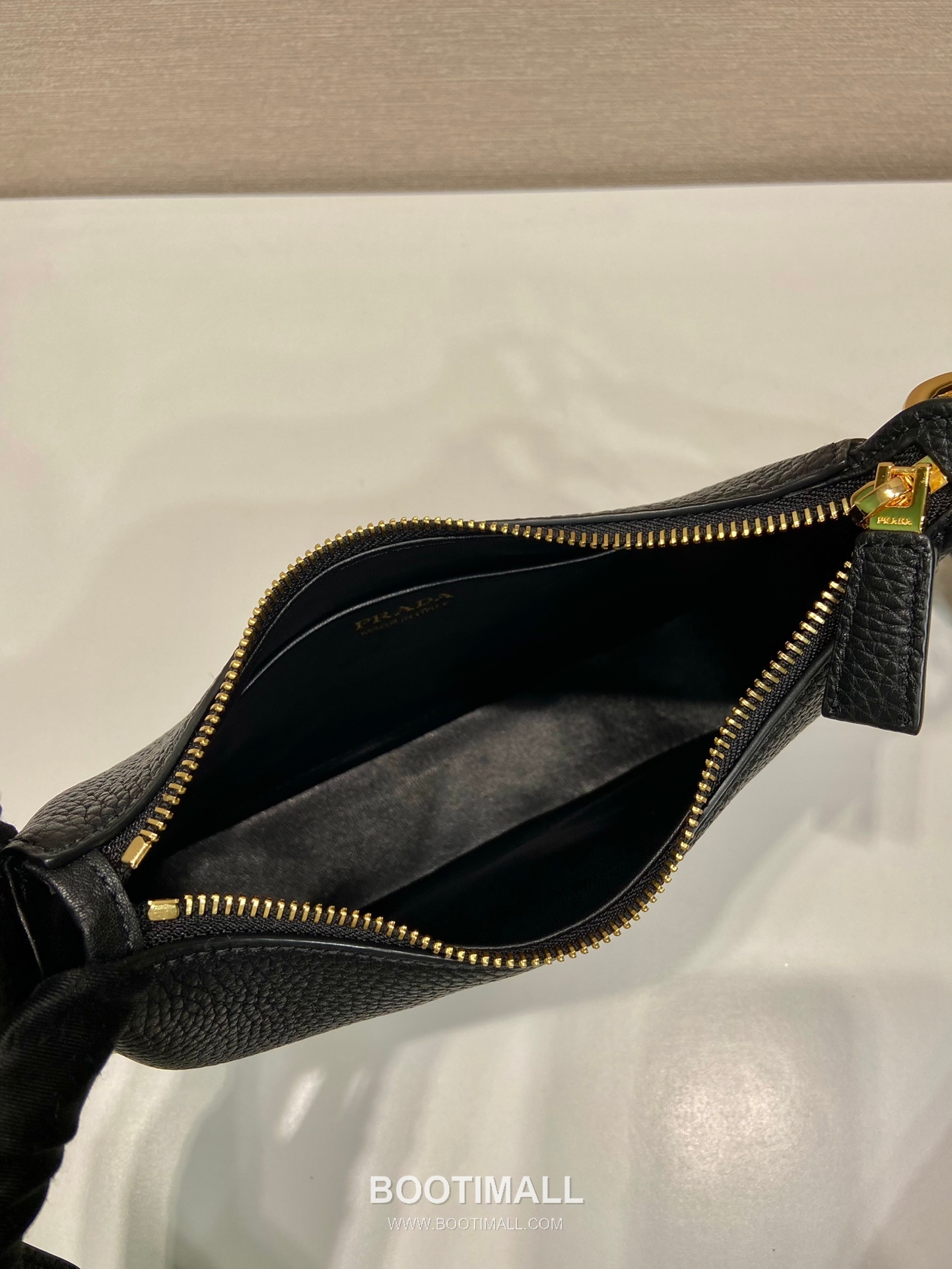 Prada Deer Grain Calfskin Shoulder Bag with Adjustable Web Strap Detail 프라다 디어 그레인 카프스킨 조절형 웹 스트랩 숄더백 1BH193 24cm 8