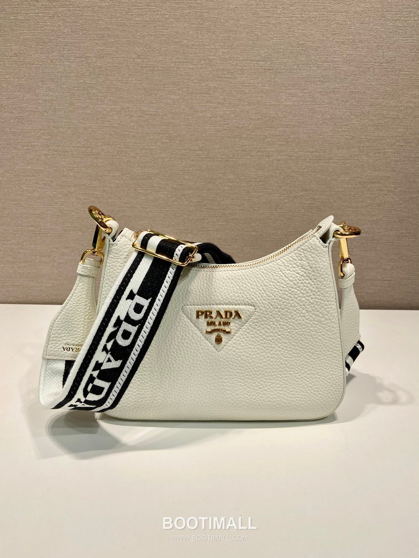Prada Deer Grain Calfskin Shoulder Bag with Adjustable Web Strap Detail 프라다 디어 그레인 카프스킨 조절형 웹 스트랩 숄더백 1BH193 24cm 1