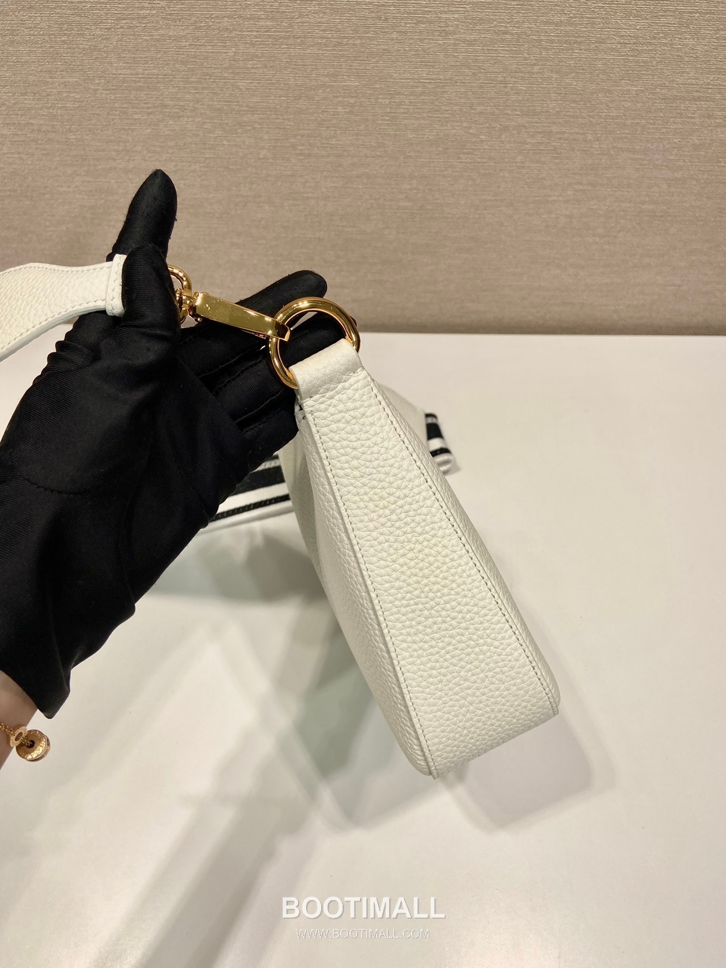 Prada Deer Grain Calfskin Shoulder Bag with Adjustable Web Strap Detail 프라다 디어 그레인 카프스킨 조절형 웹 스트랩 숄더백 1BH193 24cm 3