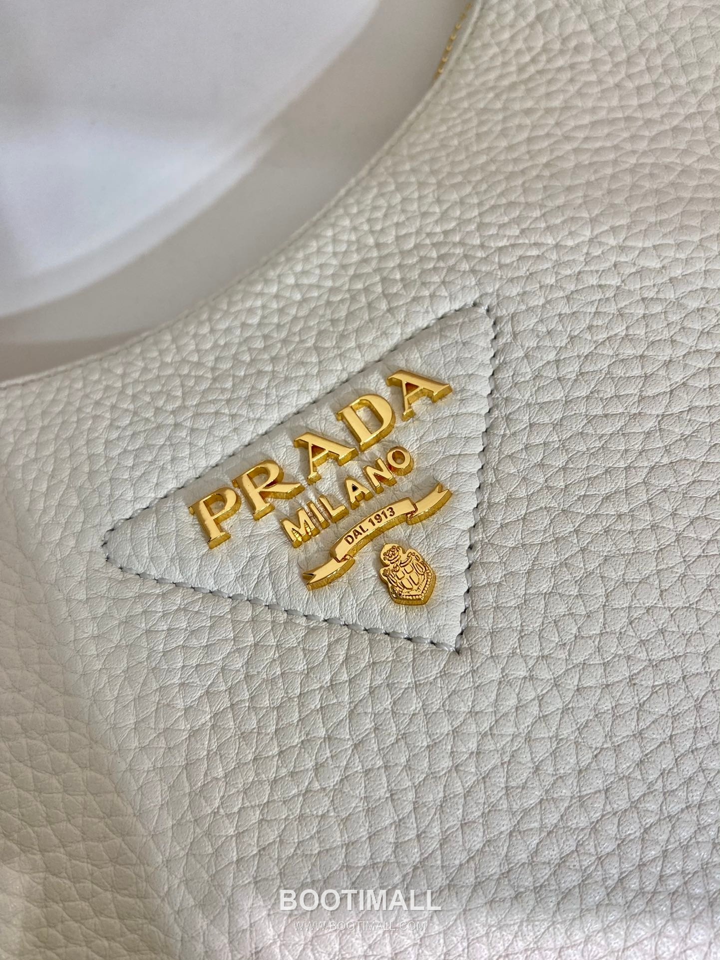 Prada Deer Grain Calfskin Shoulder Bag with Adjustable Web Strap Detail 프라다 디어 그레인 카프스킨 조절형 웹 스트랩 숄더백 1BH193 24cm 6