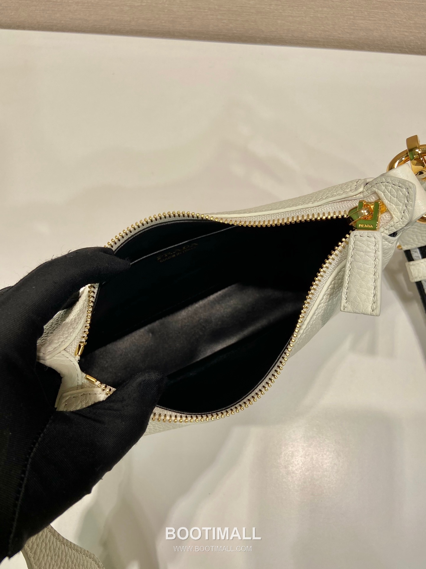 Prada Deer Grain Calfskin Shoulder Bag with Adjustable Web Strap Detail 프라다 디어 그레인 카프스킨 조절형 웹 스트랩 숄더백 1BH193 24cm 8