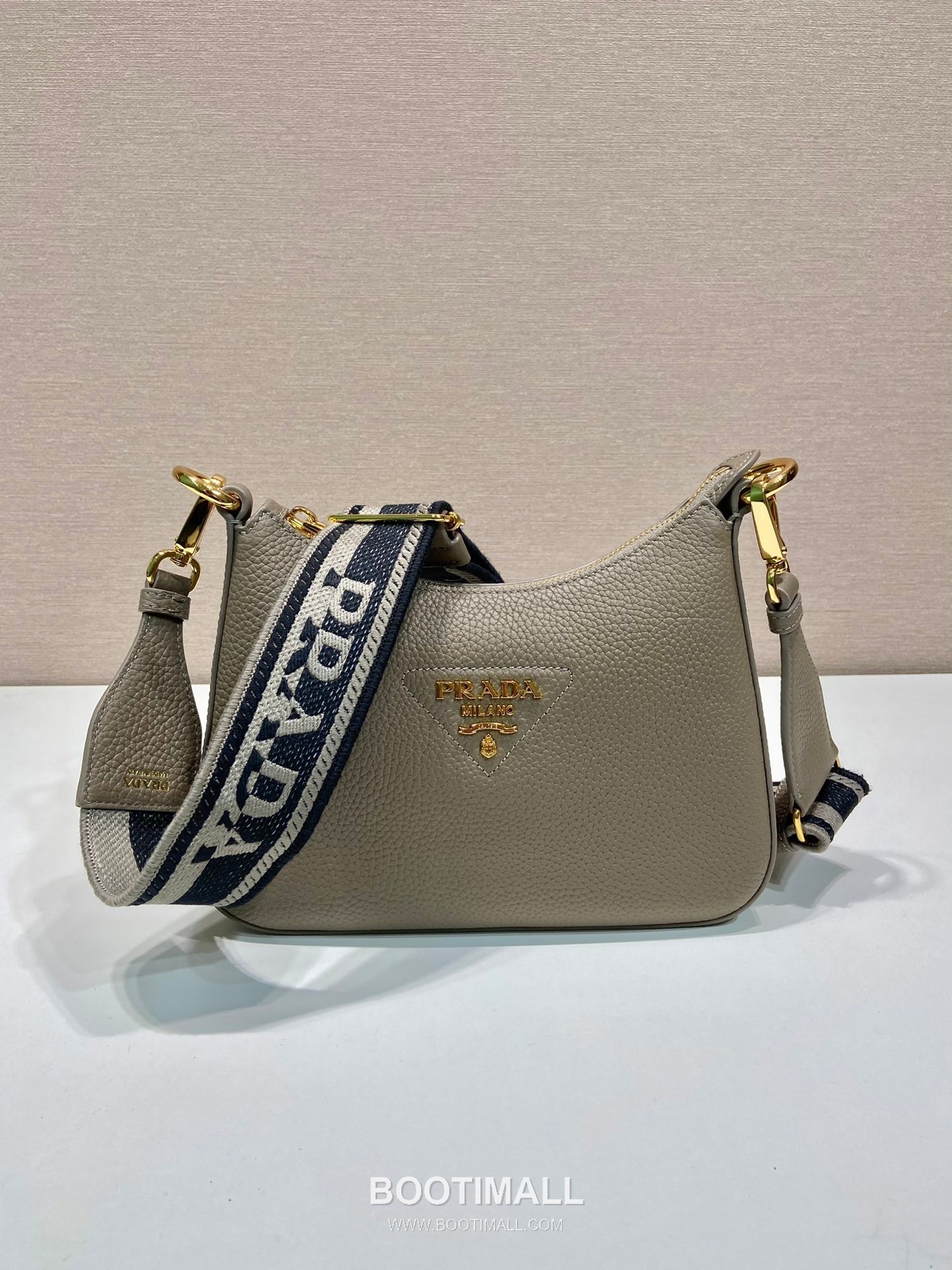 Prada Deer Grain Calfskin Shoulder Bag with Adjustable Web Strap Detail 프라다 디어 그레인 카프스킨 조절형 웹 스트랩 숄더백 1BH193 24cm 1