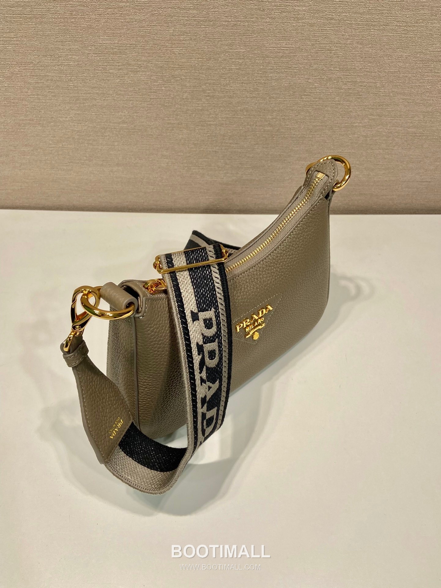 Prada Deer Grain Calfskin Shoulder Bag with Adjustable Web Strap Detail 프라다 디어 그레인 카프스킨 조절형 웹 스트랩 숄더백 1BH193 24cm 2