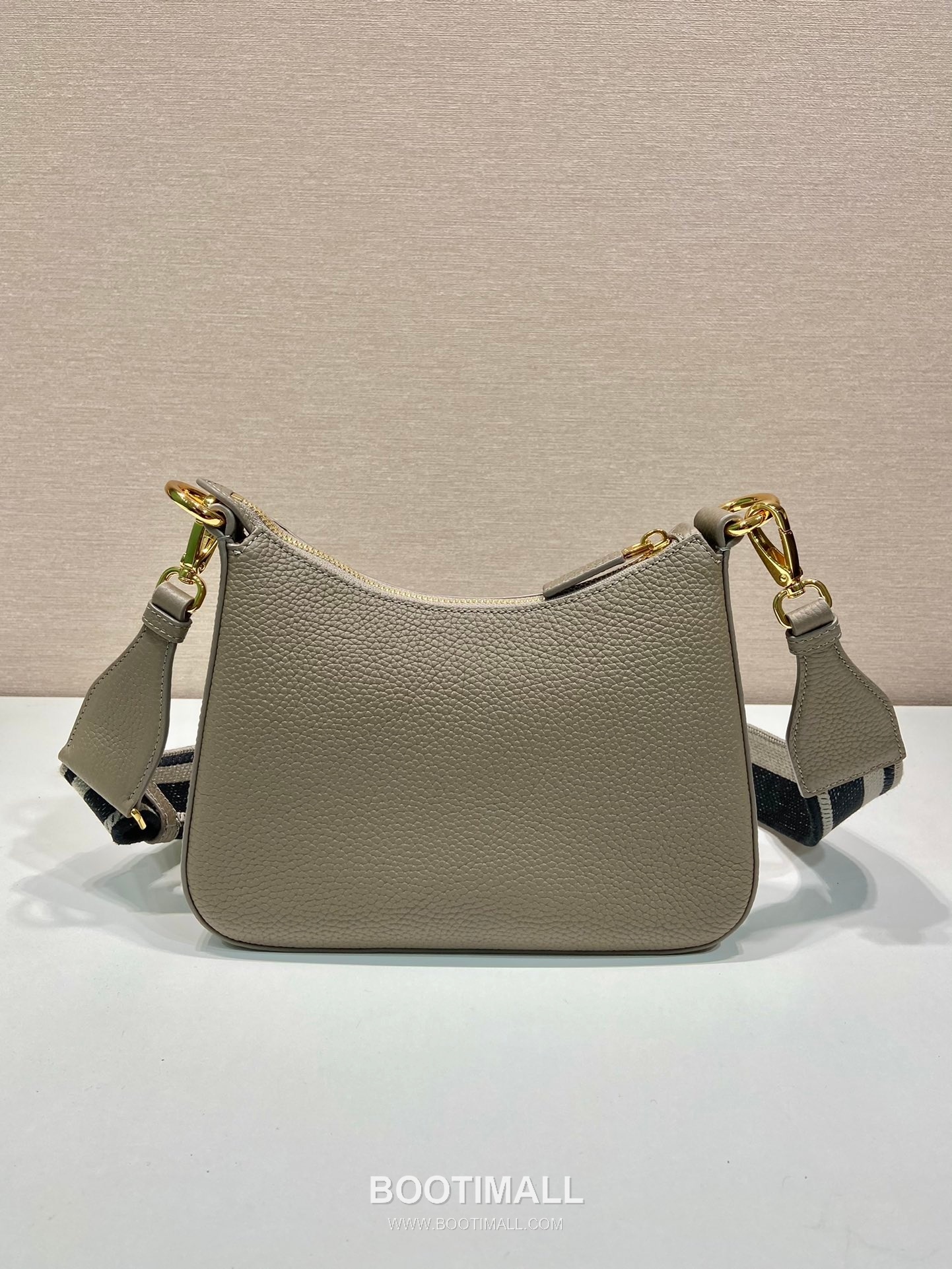 Prada Deer Grain Calfskin Shoulder Bag with Adjustable Web Strap Detail 프라다 디어 그레인 카프스킨 조절형 웹 스트랩 숄더백 1BH193 24cm 3