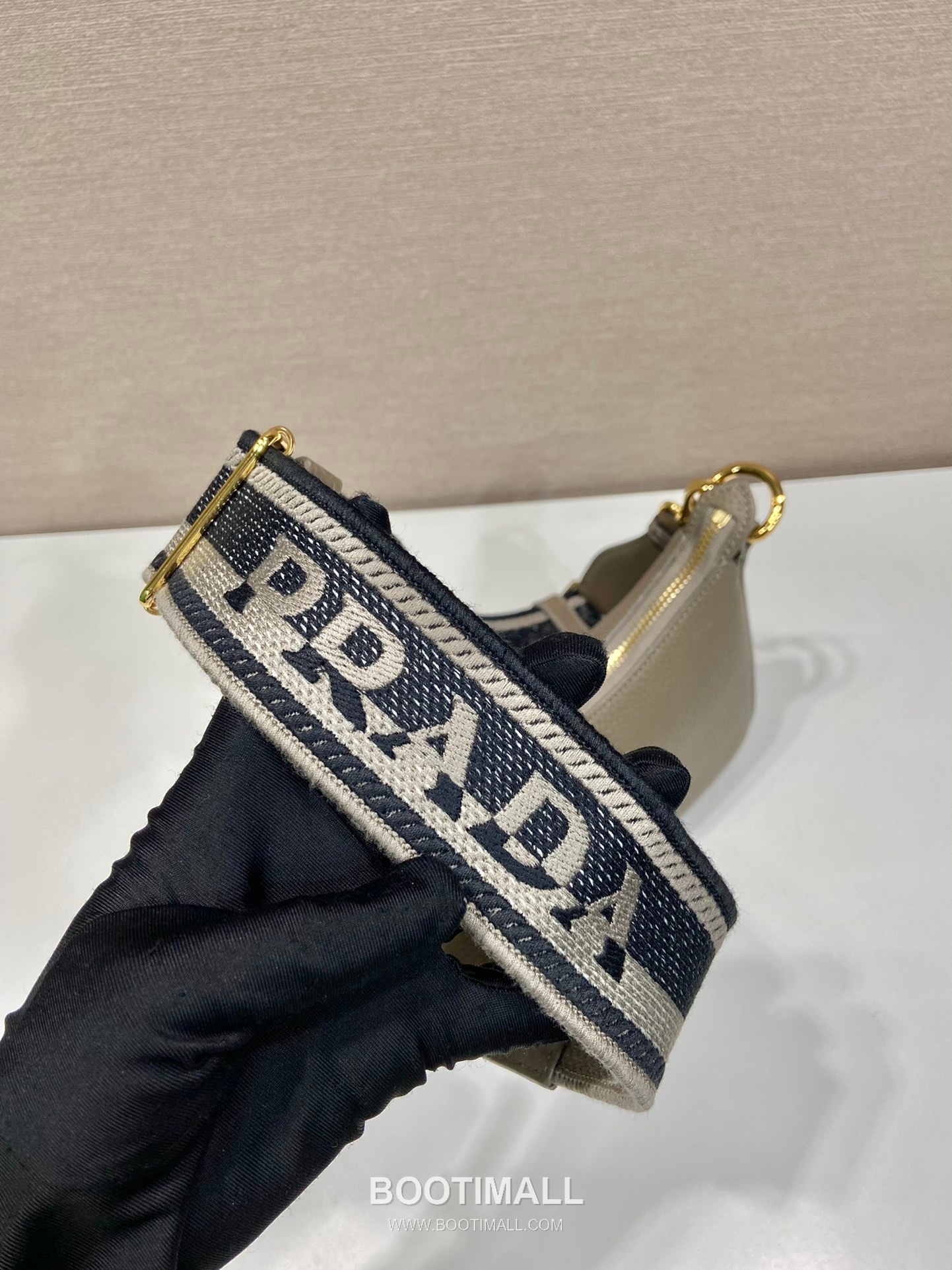 Prada Deer Grain Calfskin Shoulder Bag with Adjustable Web Strap Detail 프라다 디어 그레인 카프스킨 조절형 웹 스트랩 숄더백 1BH193 24cm 4