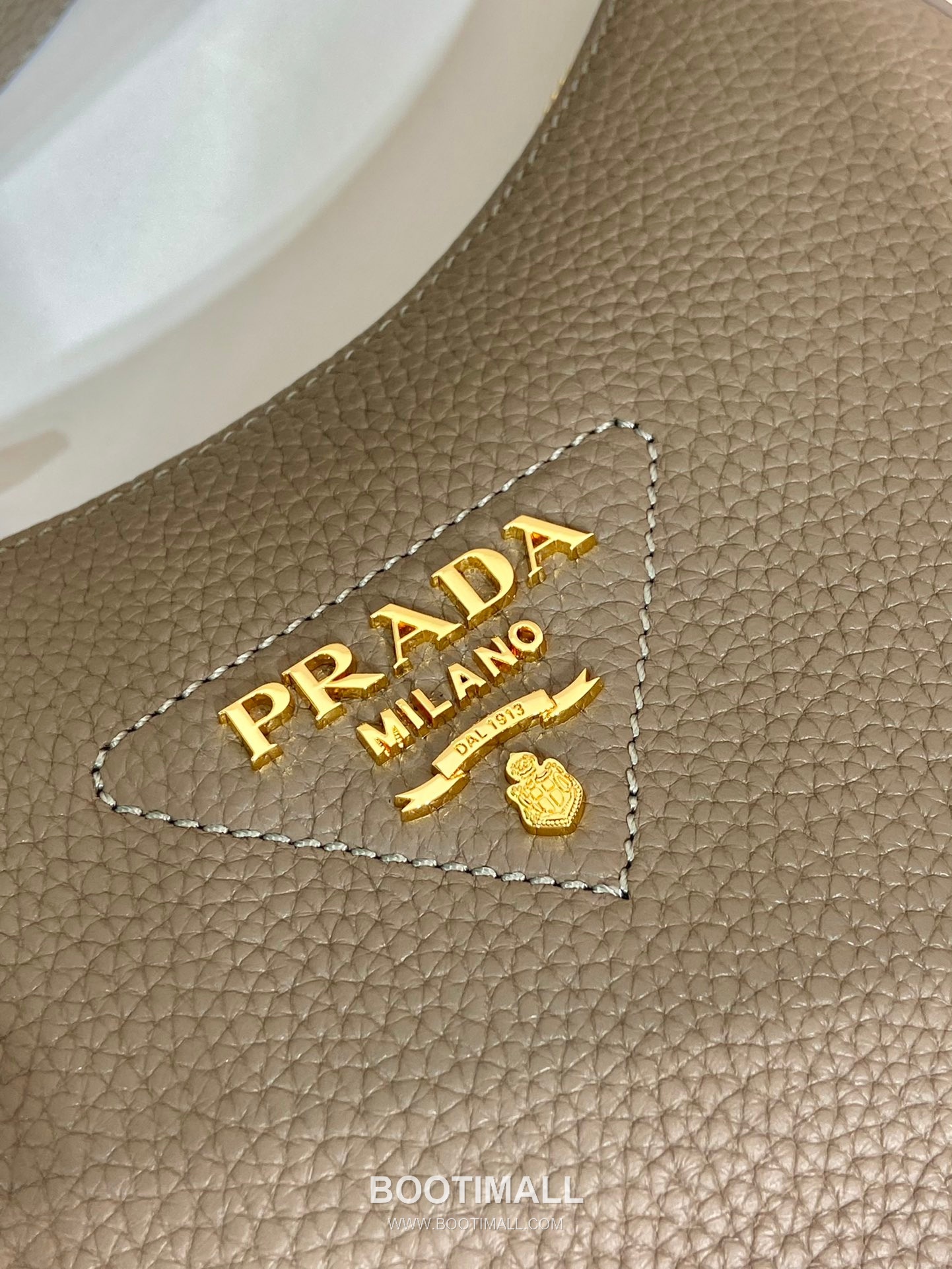 Prada Deer Grain Calfskin Shoulder Bag with Adjustable Web Strap Detail 프라다 디어 그레인 카프스킨 조절형 웹 스트랩 숄더백 1BH193 24cm 6