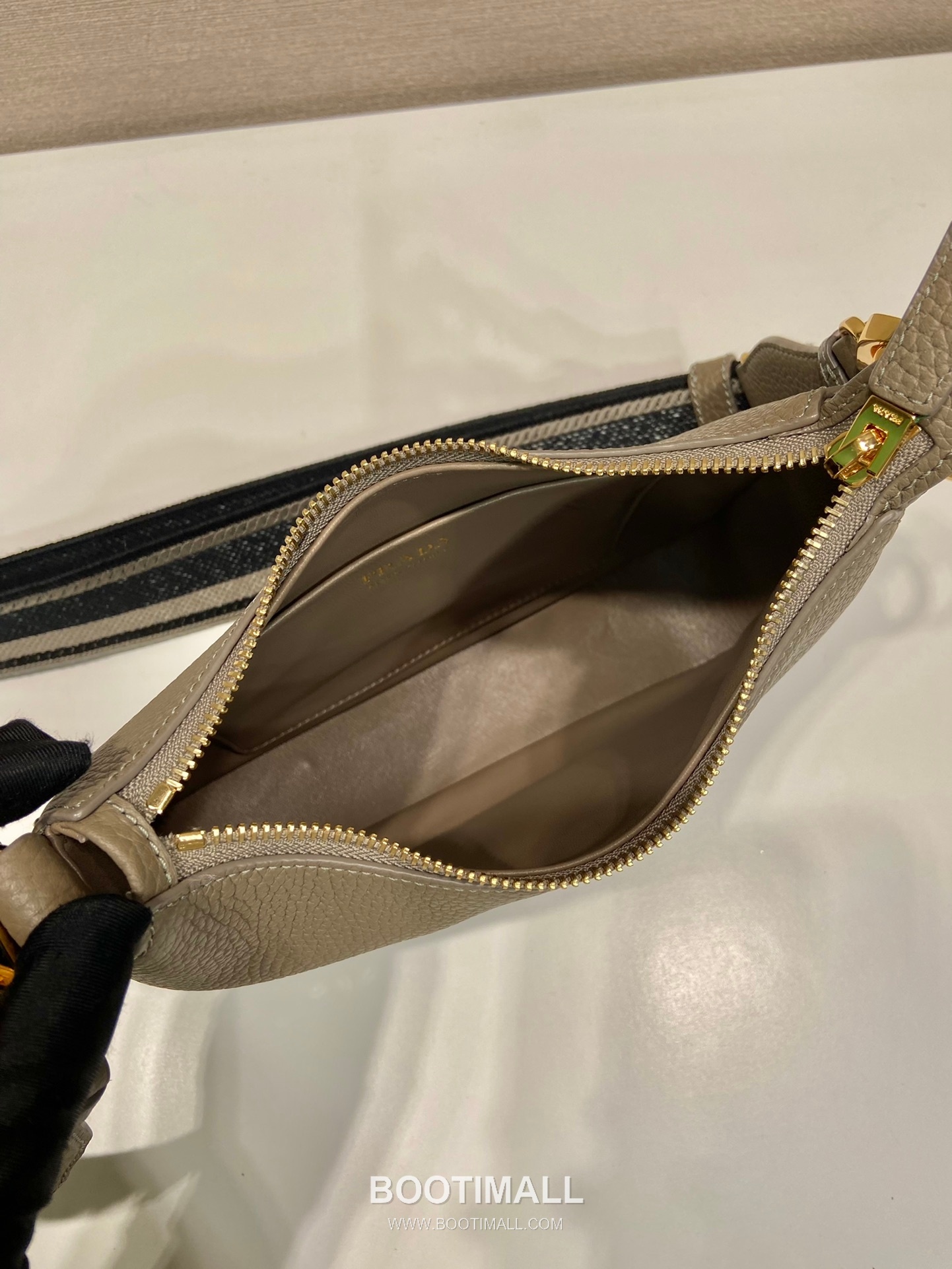 Prada Deer Grain Calfskin Shoulder Bag with Adjustable Web Strap Detail 프라다 디어 그레인 카프스킨 조절형 웹 스트랩 숄더백 1BH193 24cm 7