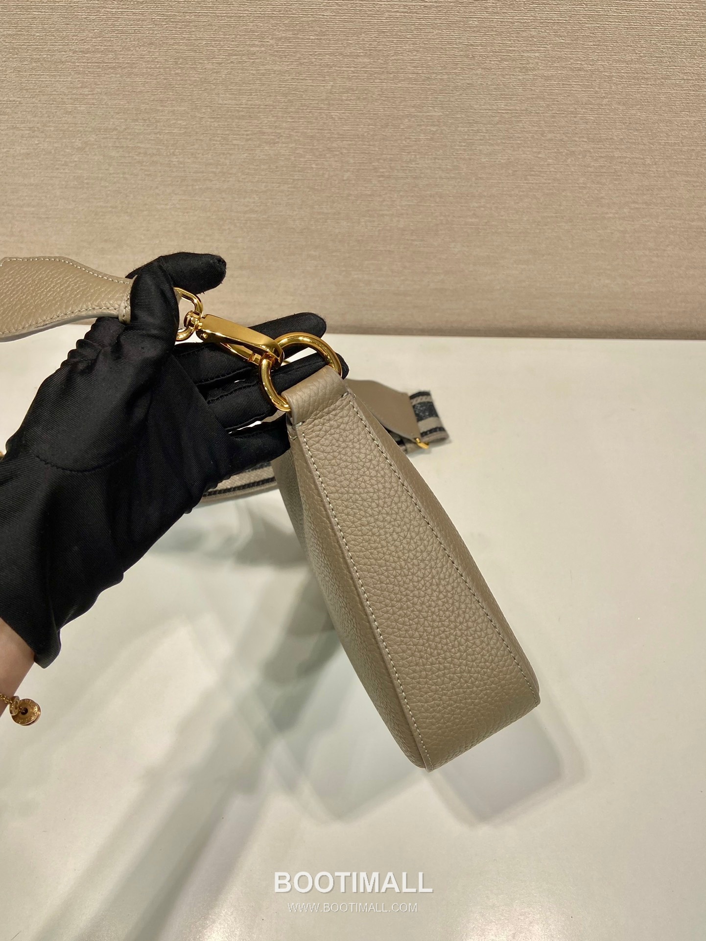 Prada Deer Grain Calfskin Shoulder Bag with Adjustable Web Strap Detail 프라다 디어 그레인 카프스킨 조절형 웹 스트랩 숄더백 1BH193 24cm 8