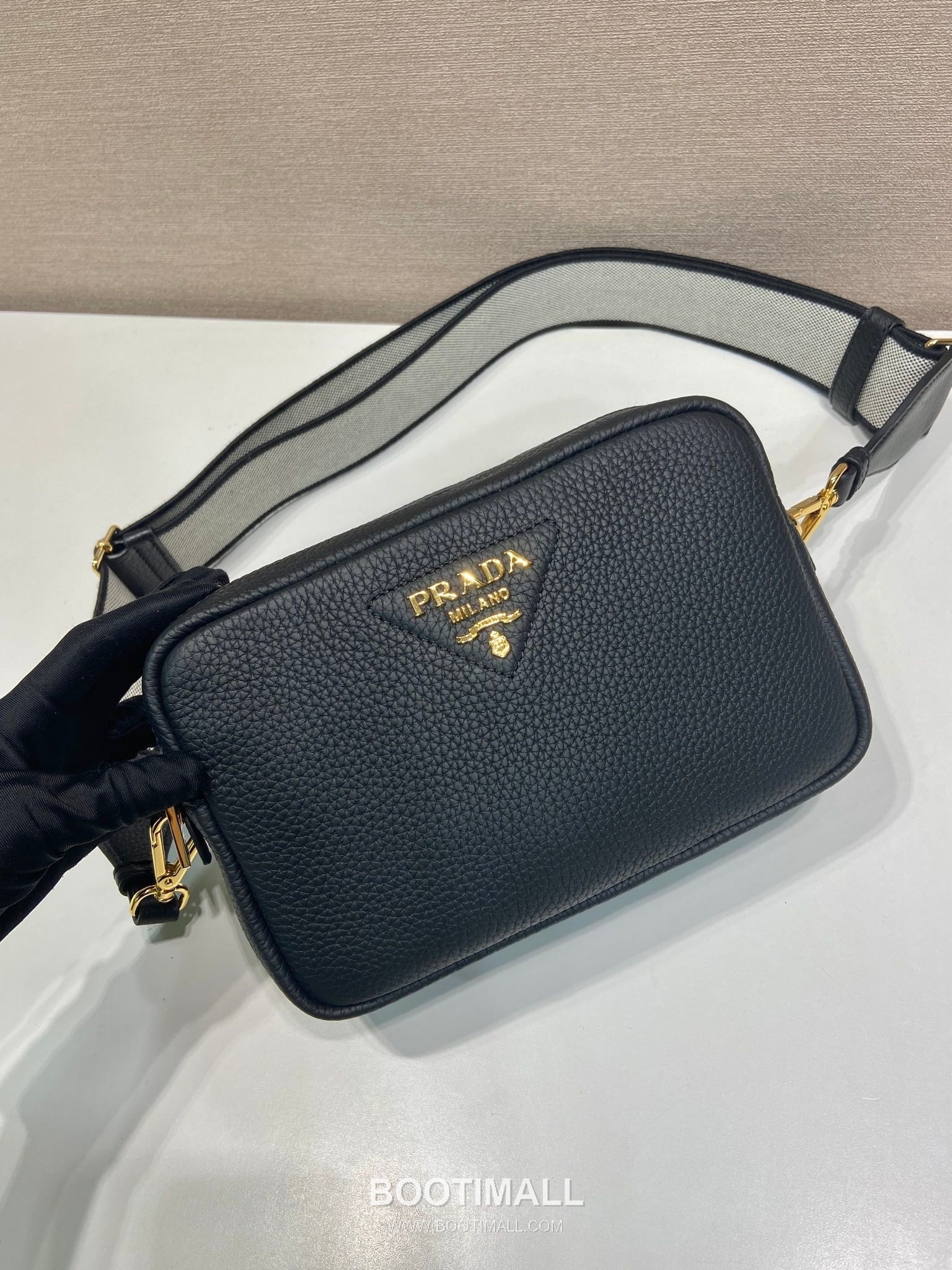 Prada Deer Grain Calfskin Crossbody Bag with Dual Adjustable Strap Detail 프라다 디어 그레인 카프스킨 듀얼 조절 스트랩 크로스바디백 1BD082-1 22cm 2
