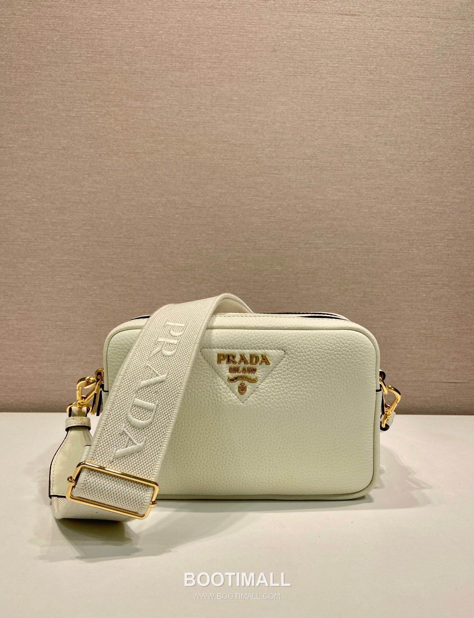 Prada Deer Grain Calfskin Crossbody Bag with Dual Adjustable Strap Detail 프라다 디어 그레인 카프스킨 듀얼 조절 스트랩 크로스바디백 1BD082-1 22cm 1
