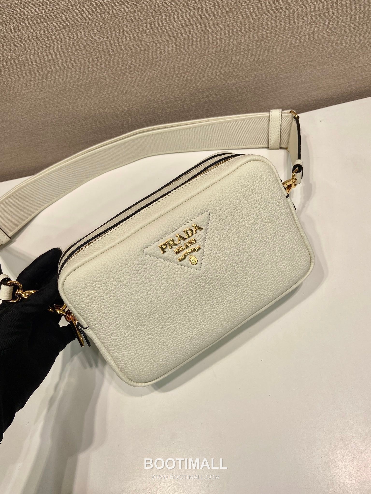 Prada Deer Grain Calfskin Crossbody Bag with Dual Adjustable Strap Detail 프라다 디어 그레인 카프스킨 듀얼 조절 스트랩 크로스바디백 1BD082-1 22cm 2
