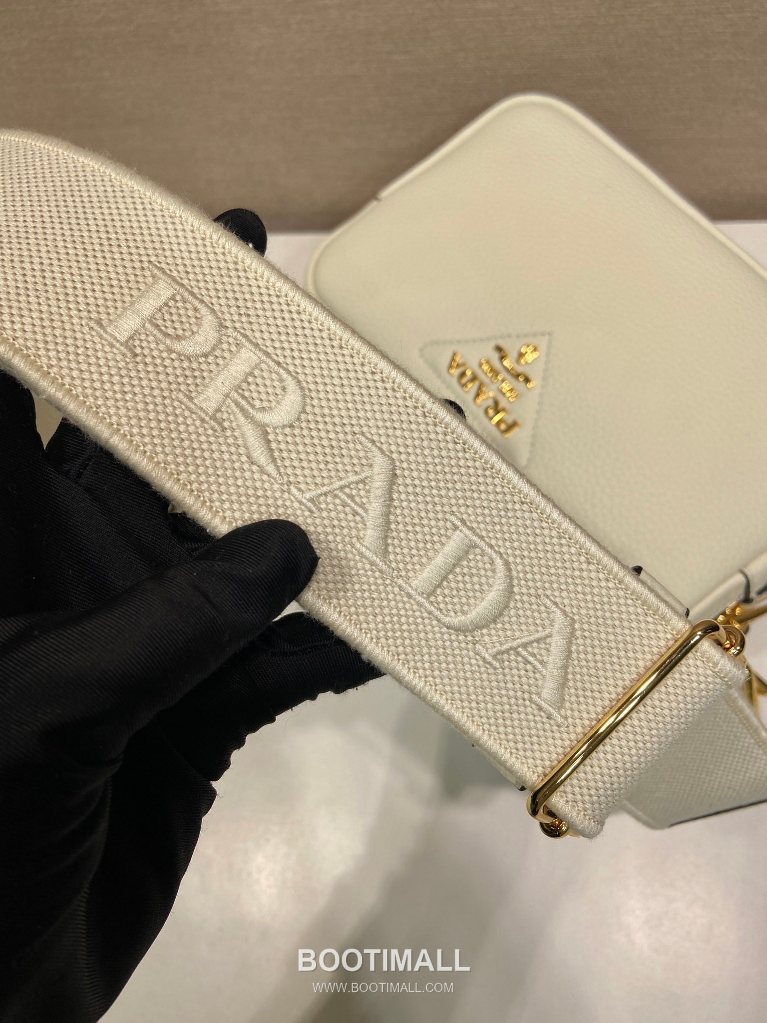 Prada Deer Grain Calfskin Crossbody Bag with Dual Adjustable Strap Detail 프라다 디어 그레인 카프스킨 듀얼 조절 스트랩 크로스바디백 1BD082-1 22cm 7