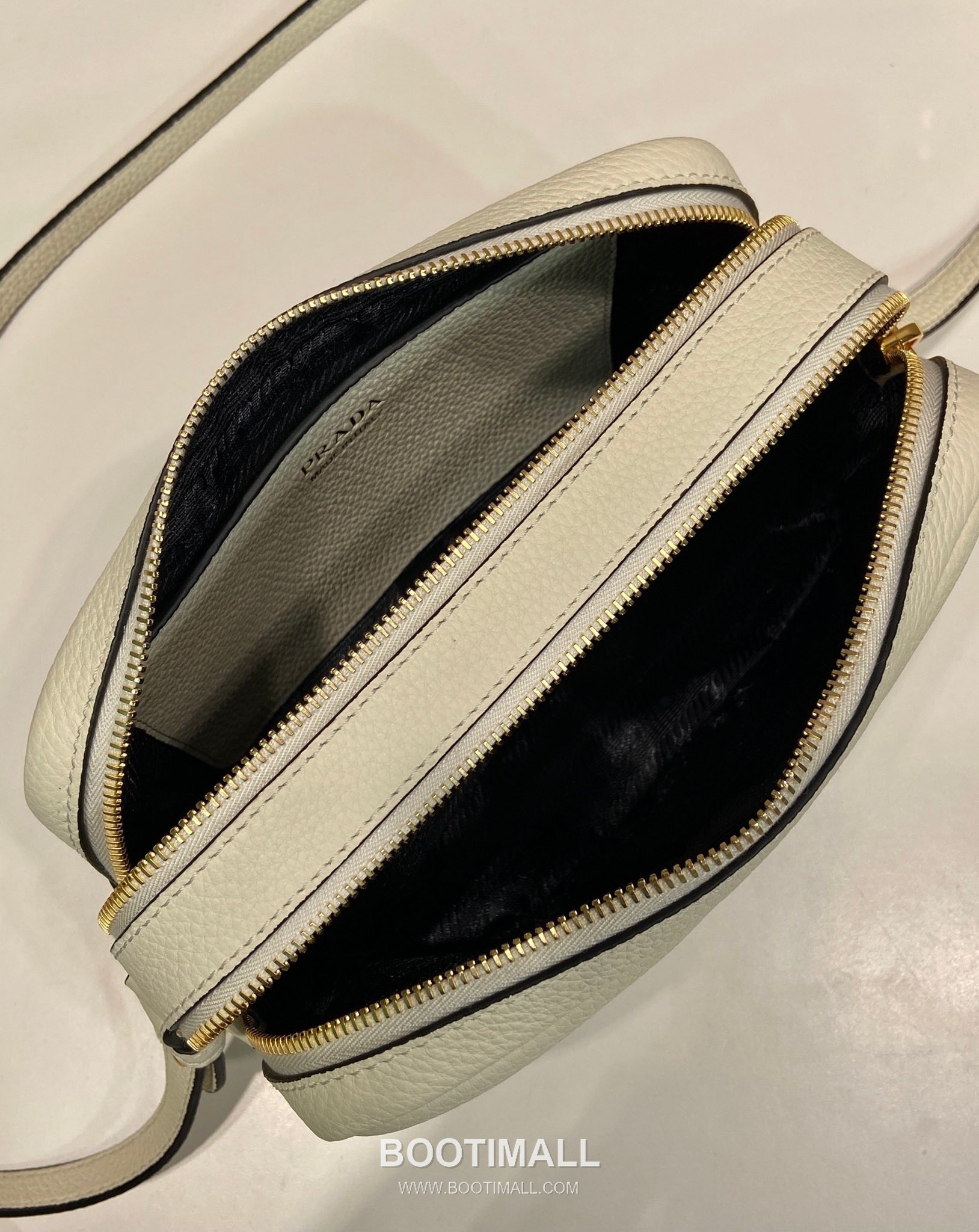 Prada Deer Grain Calfskin Crossbody Bag with Dual Adjustable Strap Detail 프라다 디어 그레인 카프스킨 듀얼 조절 스트랩 크로스바디백 1BD082-1 22cm 9