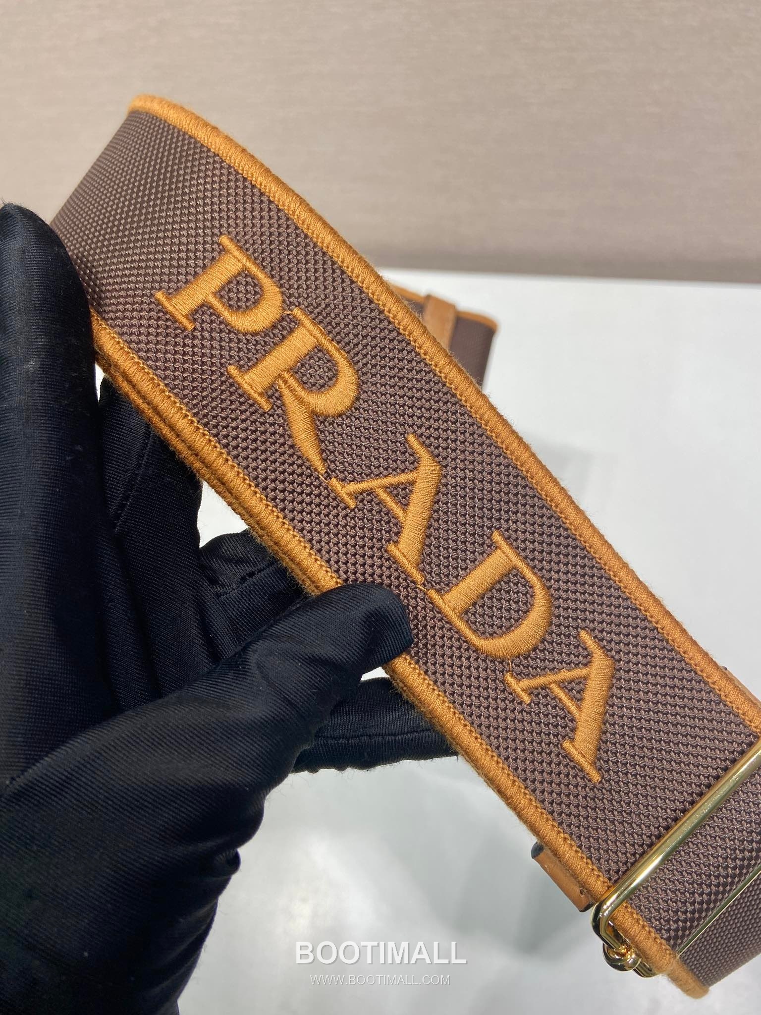 Prada Deer Grain Calfskin Crossbody Bag with Dual Adjustable Strap Detail 프라다 디어 그레인 카프스킨 듀얼 조절 스트랩 크로스바디백 1BD082-1 22cm 7