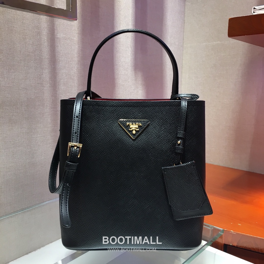 Prada Saffiano Leather Double Tote Bag with Triangle Logo and Magnetic Pocket Detail 프라다 사피아노 가죽 트라이앵글 로고 마그네틱 포켓 더블 토트백 1BA212 22cm 1
