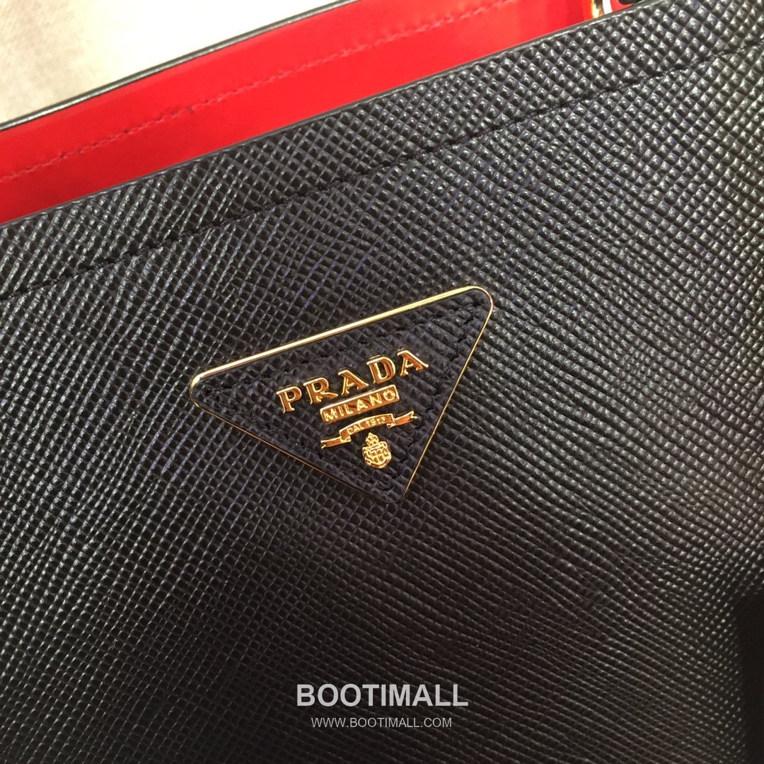 Prada Saffiano Leather Double Tote Bag with Triangle Logo and Magnetic Pocket Detail 프라다 사피아노 가죽 트라이앵글 로고 마그네틱 포켓 더블 토트백 1BA212 22cm 3