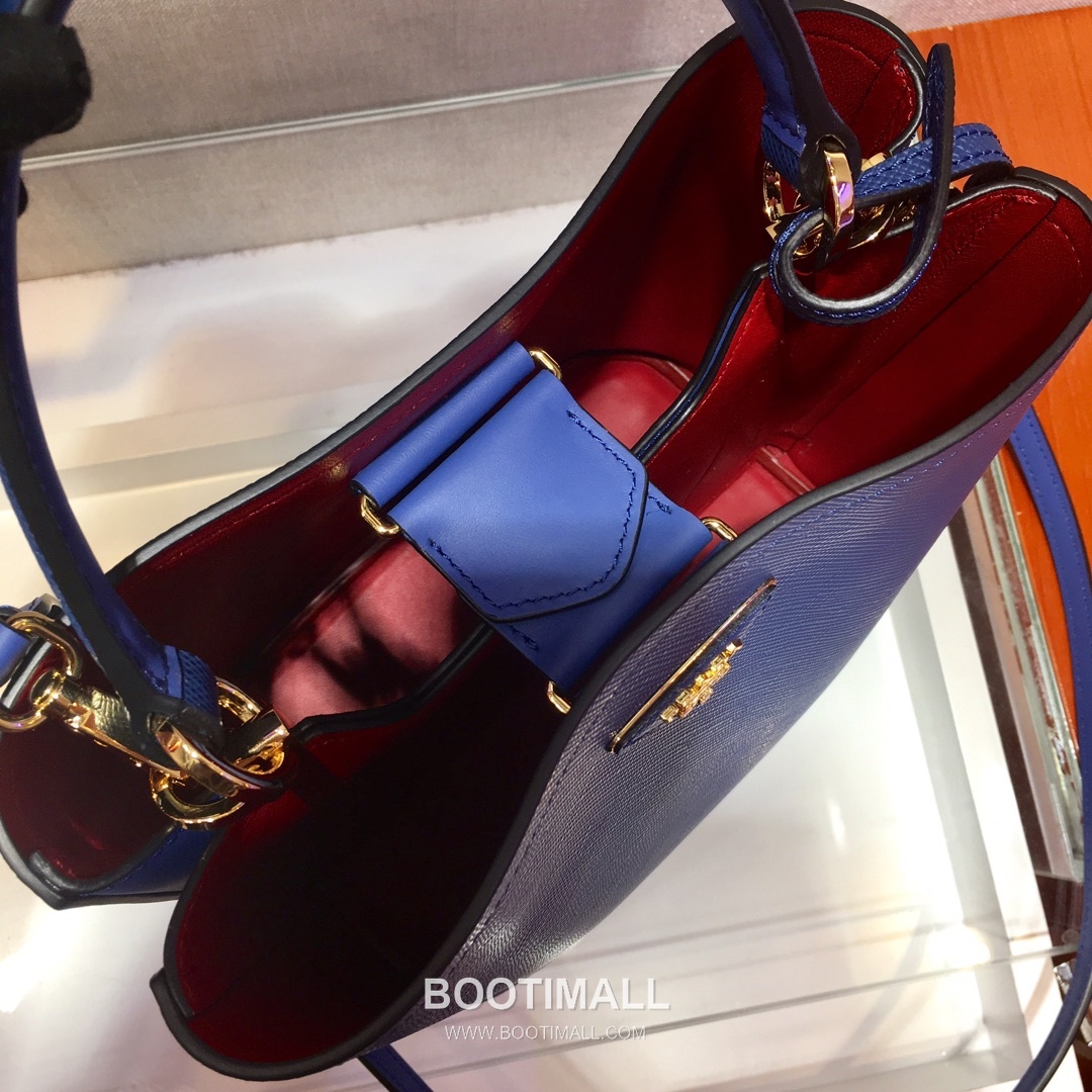 Prada Saffiano Leather Double Tote Bag with Triangle Logo and Magnetic Pocket Detail 프라다 사피아노 가죽 트라이앵글 로고 마그네틱 포켓 더블 토트백 1BA212 22cm 7