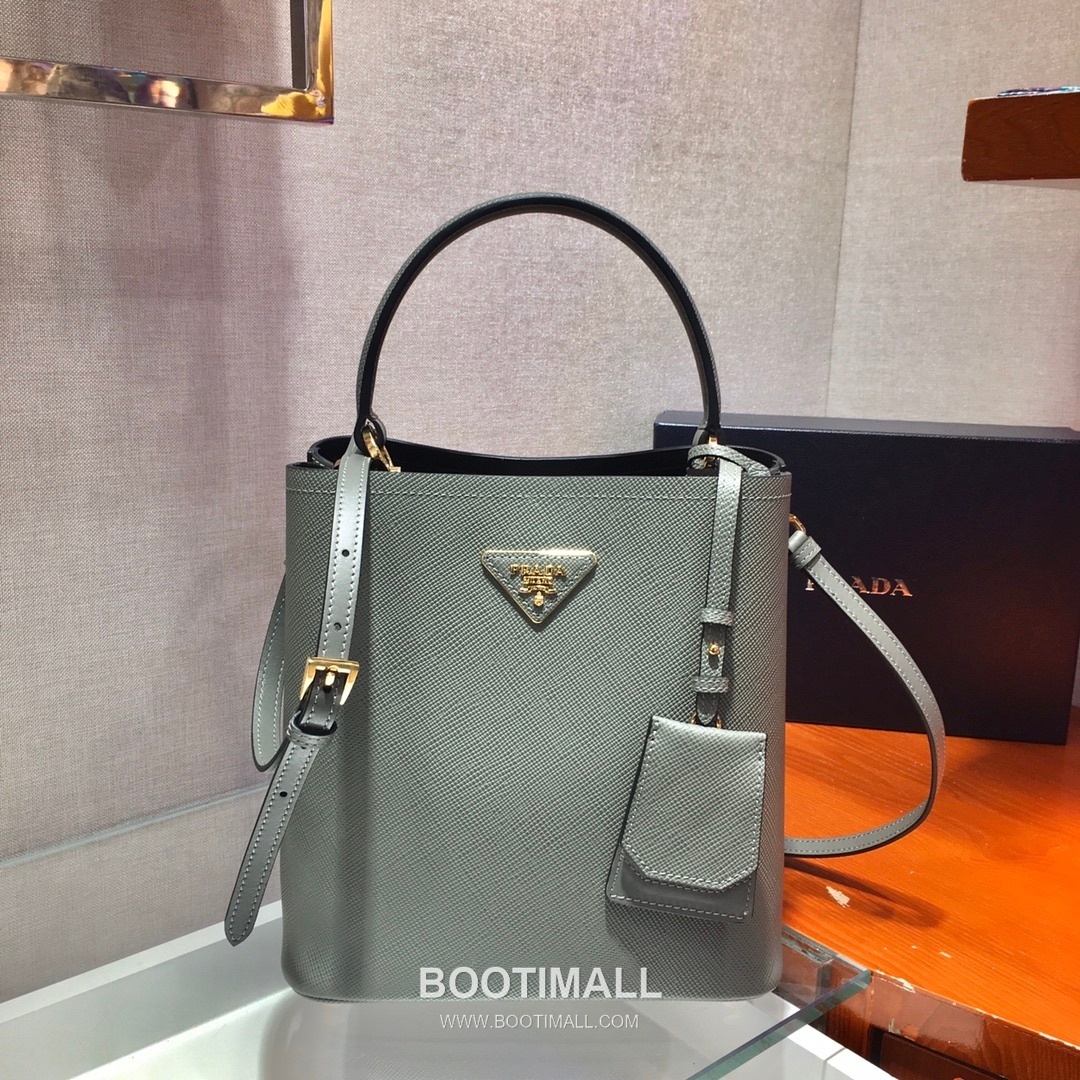 Prada Saffiano Leather Double Tote Bag with Triangle Logo and Magnetic Pocket Detail 프라다 사피아노 가죽 트라이앵글 로고 마그네틱 포켓 더블 토트백 1BA212 22cm 1
