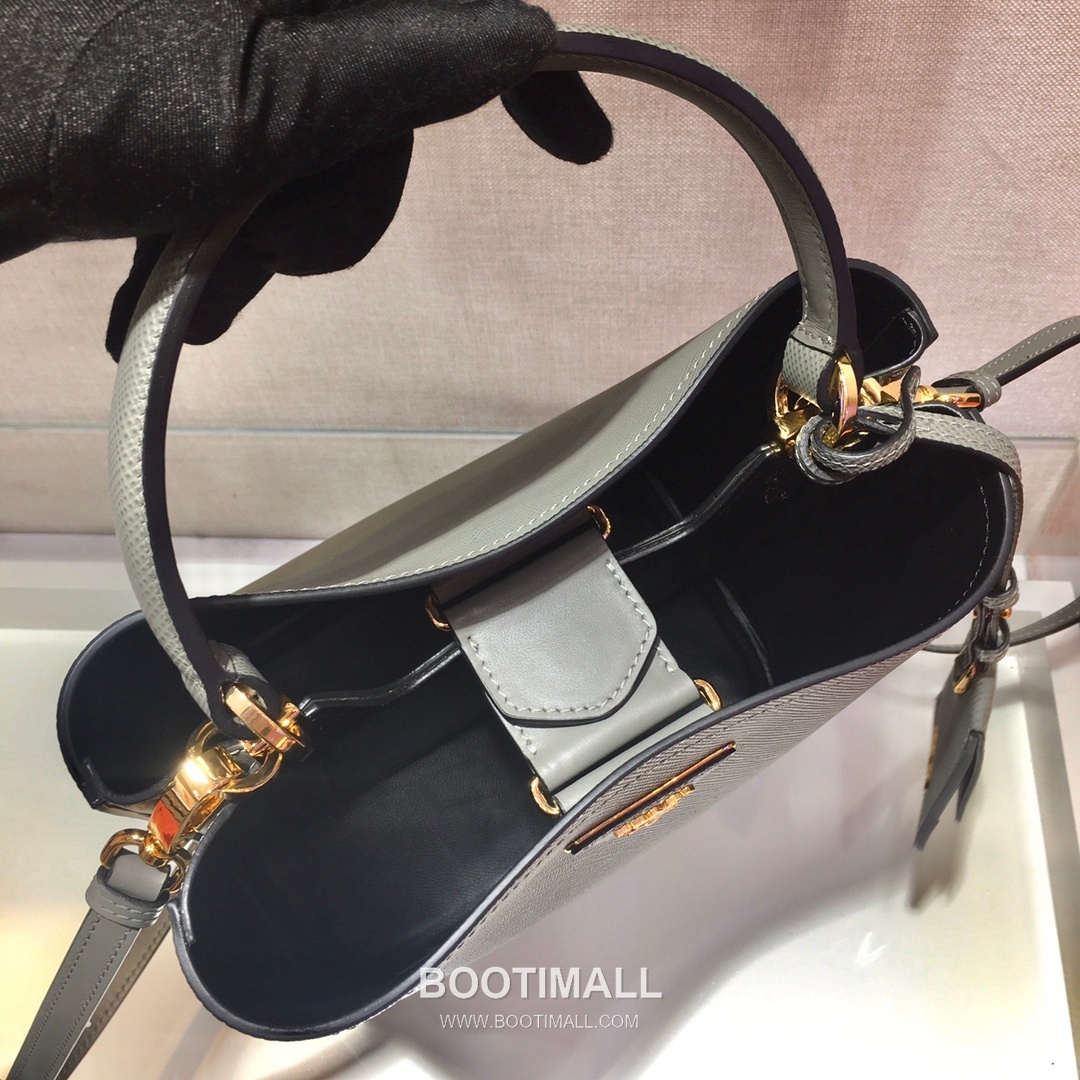 Prada Saffiano Leather Double Tote Bag with Triangle Logo and Magnetic Pocket Detail 프라다 사피아노 가죽 트라이앵글 로고 마그네틱 포켓 더블 토트백 1BA212 22cm 7