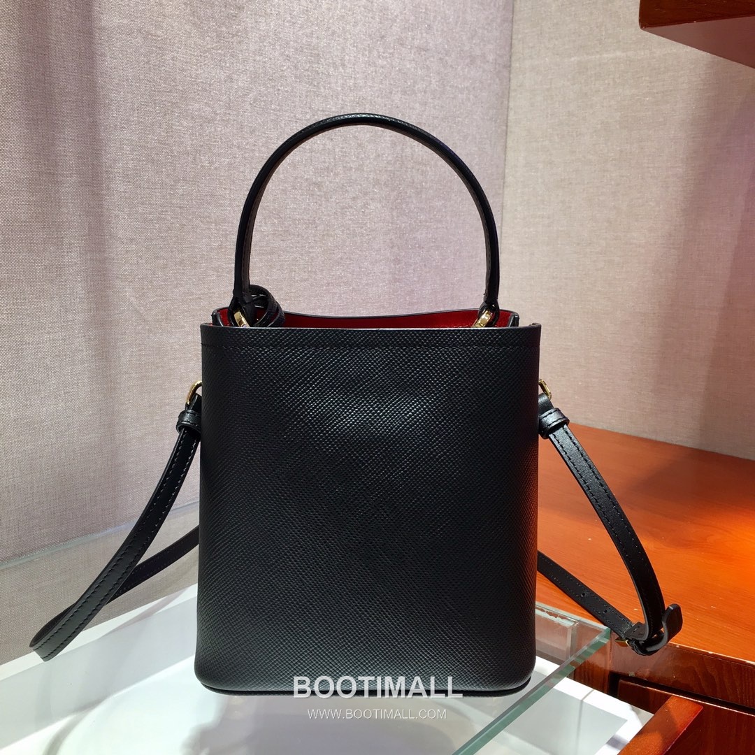 Prada Saffiano Leather Double Tote Bag with Triangle Logo and Magnetic Pocket Detail 프라다 사피아노 가죽 트라이앵글 로고 마그네틱 포켓 더블 토트백 1BA217 17cm 5