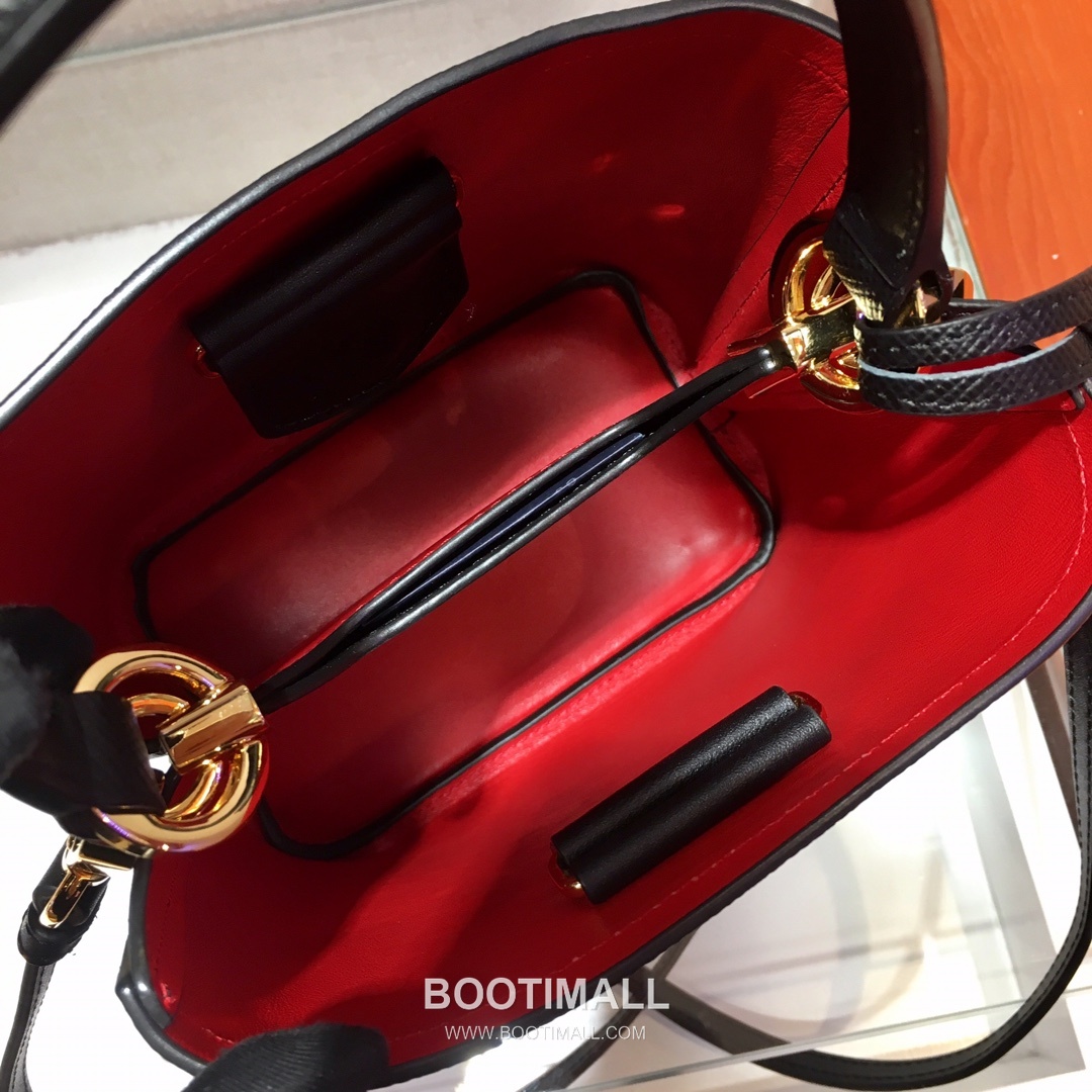 Prada Saffiano Leather Double Tote Bag with Triangle Logo and Magnetic Pocket Detail 프라다 사피아노 가죽 트라이앵글 로고 마그네틱 포켓 더블 토트백 1BA217 17cm 8