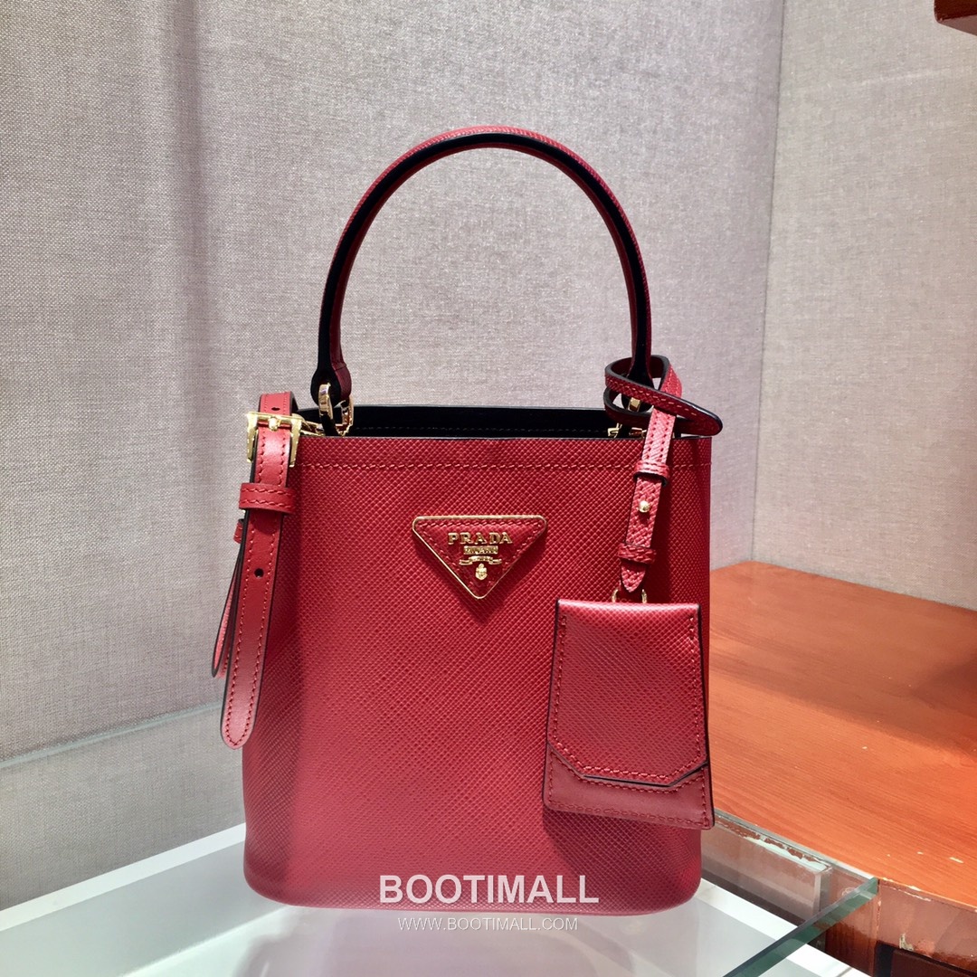 Prada Saffiano Leather Double Tote Bag with Triangle Logo and Magnetic Pocket Detail 프라다 사피아노 가죽 트라이앵글 로고 마그네틱 포켓 더블 토트백 1BA217 17cm 1