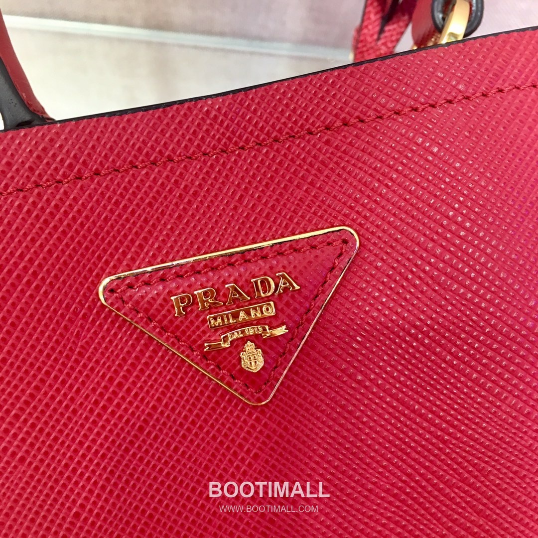Prada Saffiano Leather Double Tote Bag with Triangle Logo and Magnetic Pocket Detail 프라다 사피아노 가죽 트라이앵글 로고 마그네틱 포켓 더블 토트백 1BA217 17cm 4
