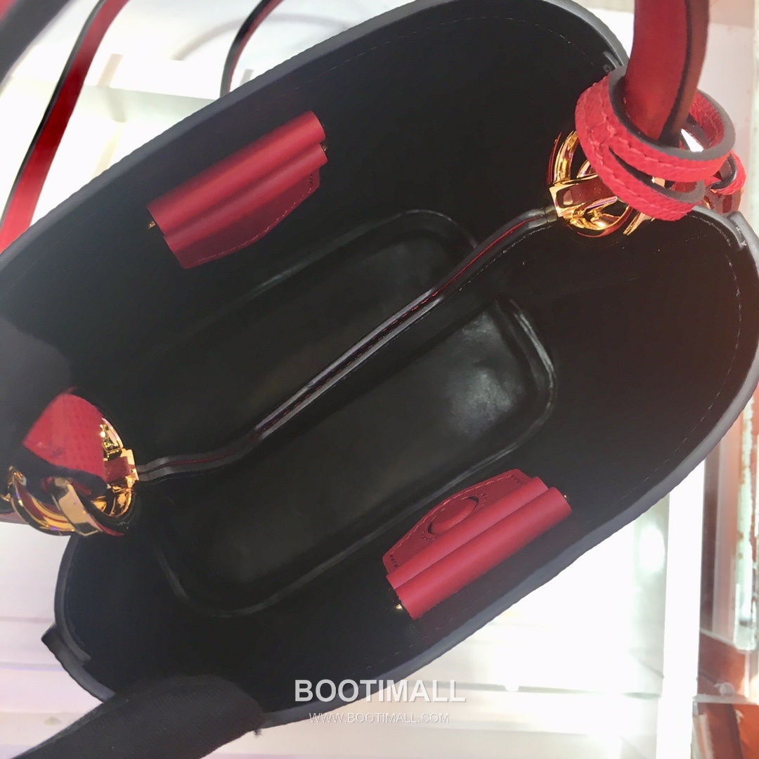 Prada Saffiano Leather Double Tote Bag with Triangle Logo and Magnetic Pocket Detail 프라다 사피아노 가죽 트라이앵글 로고 마그네틱 포켓 더블 토트백 1BA217 17cm 9