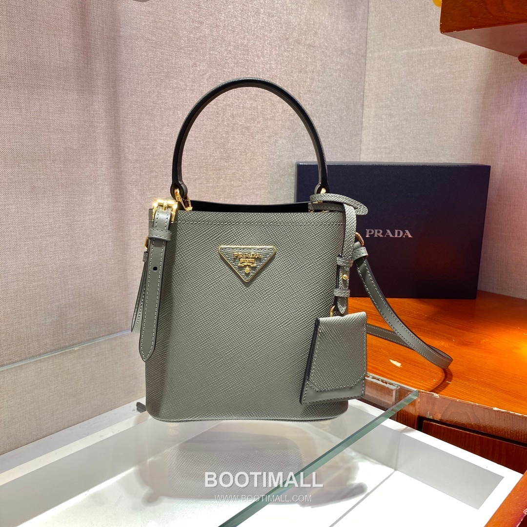 Prada Saffiano Leather Double Tote Bag with Triangle Logo and Magnetic Pocket Detail 프라다 사피아노 가죽 트라이앵글 로고 마그네틱 포켓 더블 토트백 1BA217 17cm 1