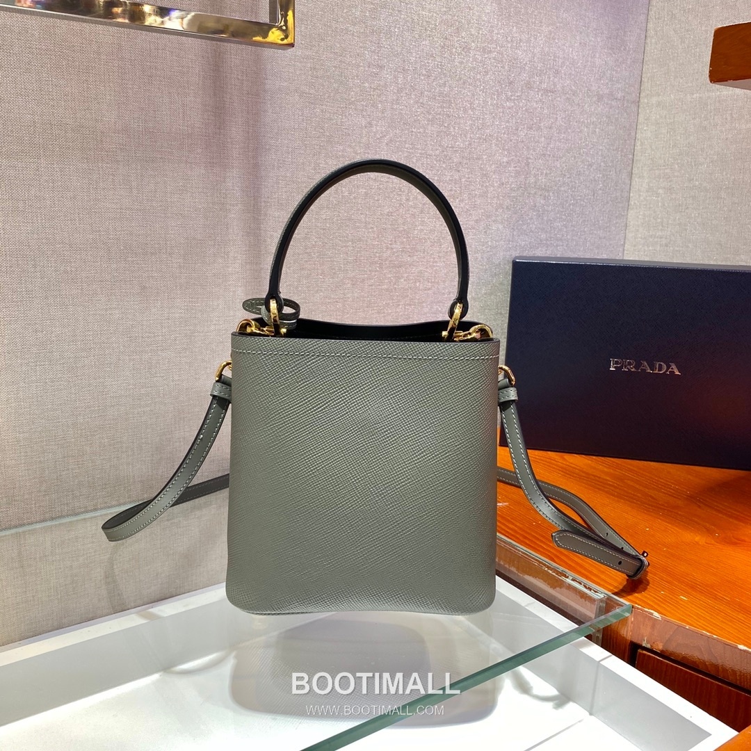 Prada Saffiano Leather Double Tote Bag with Triangle Logo and Magnetic Pocket Detail 프라다 사피아노 가죽 트라이앵글 로고 마그네틱 포켓 더블 토트백 1BA217 17cm 3