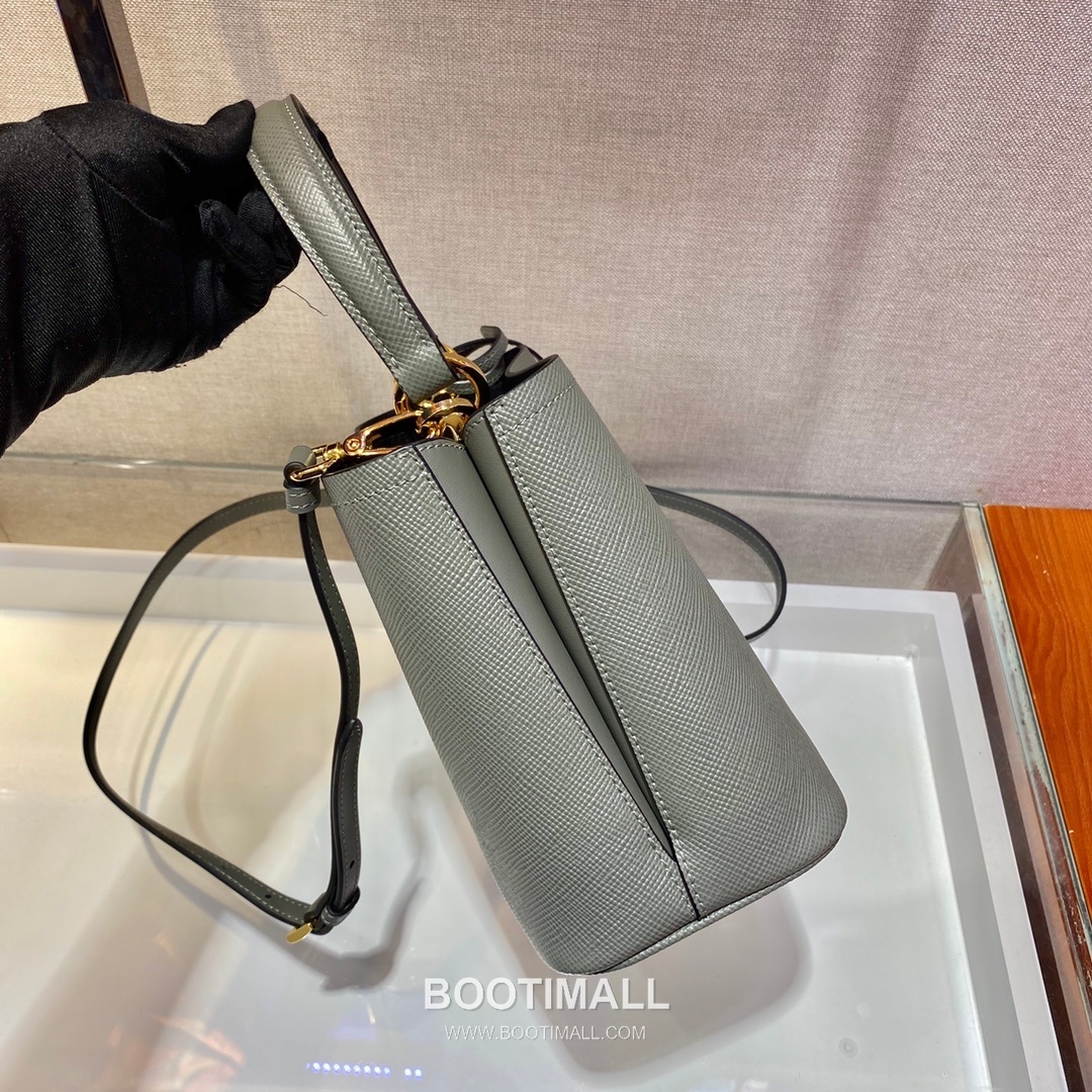 Prada Saffiano Leather Double Tote Bag with Triangle Logo and Magnetic Pocket Detail 프라다 사피아노 가죽 트라이앵글 로고 마그네틱 포켓 더블 토트백 1BA217 17cm 5