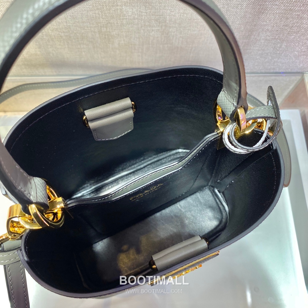 Prada Saffiano Leather Double Tote Bag with Triangle Logo and Magnetic Pocket Detail 프라다 사피아노 가죽 트라이앵글 로고 마그네틱 포켓 더블 토트백 1BA217 17cm 8