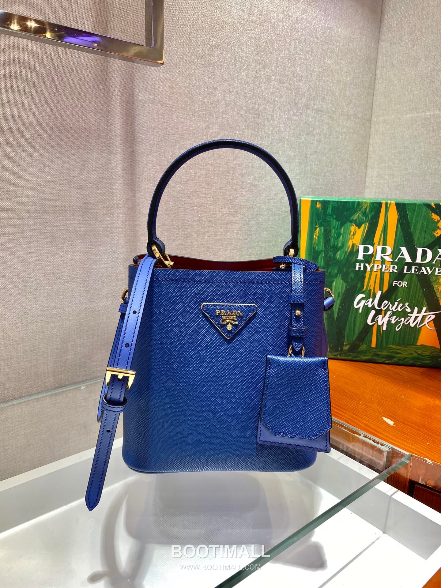 Prada Saffiano Leather Double Tote Bag with Triangle Logo and Magnetic Pocket Detail 프라다 사피아노 가죽 트라이앵글 로고 마그네틱 포켓 더블 토트백 1BA217 17cm 2