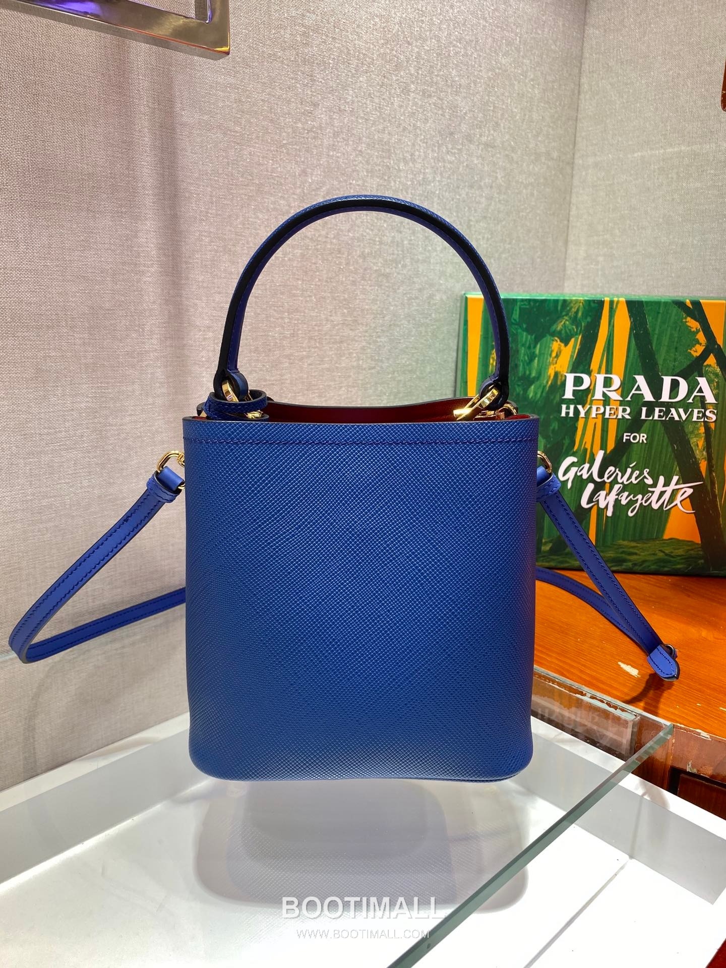 Prada Saffiano Leather Double Tote Bag with Triangle Logo and Magnetic Pocket Detail 프라다 사피아노 가죽 트라이앵글 로고 마그네틱 포켓 더블 토트백 1BA217 17cm 4